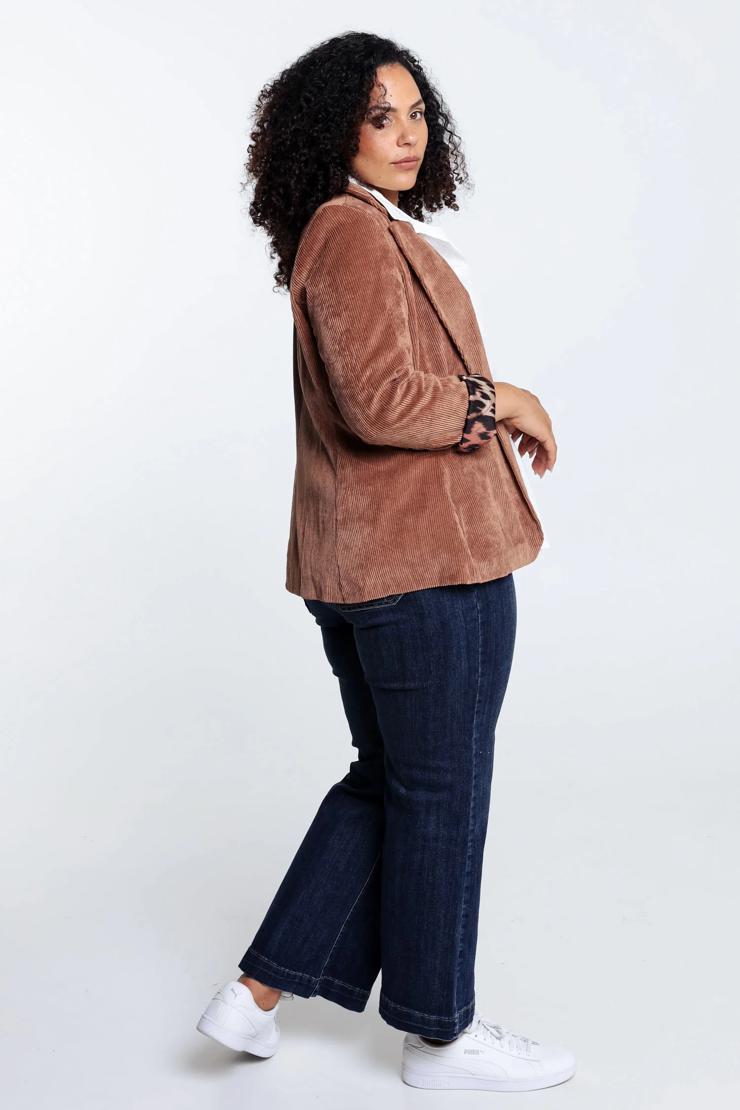 Korte, effen blazer in fluweel met voering in dierenhuidmotief - Image 13