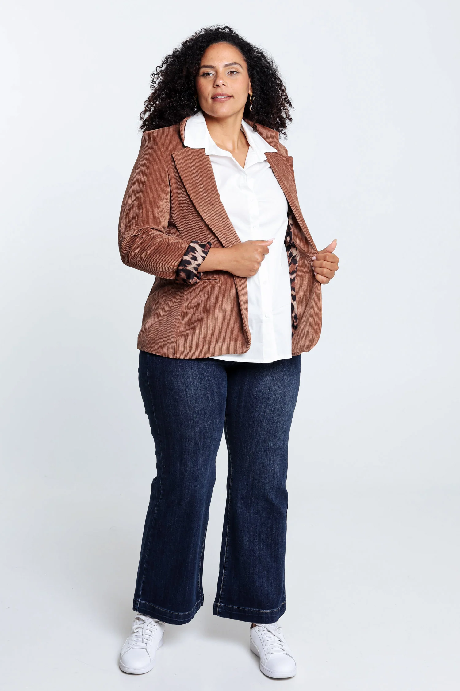 Korte, effen blazer in fluweel met voering in dierenhuidmotief - Image 17