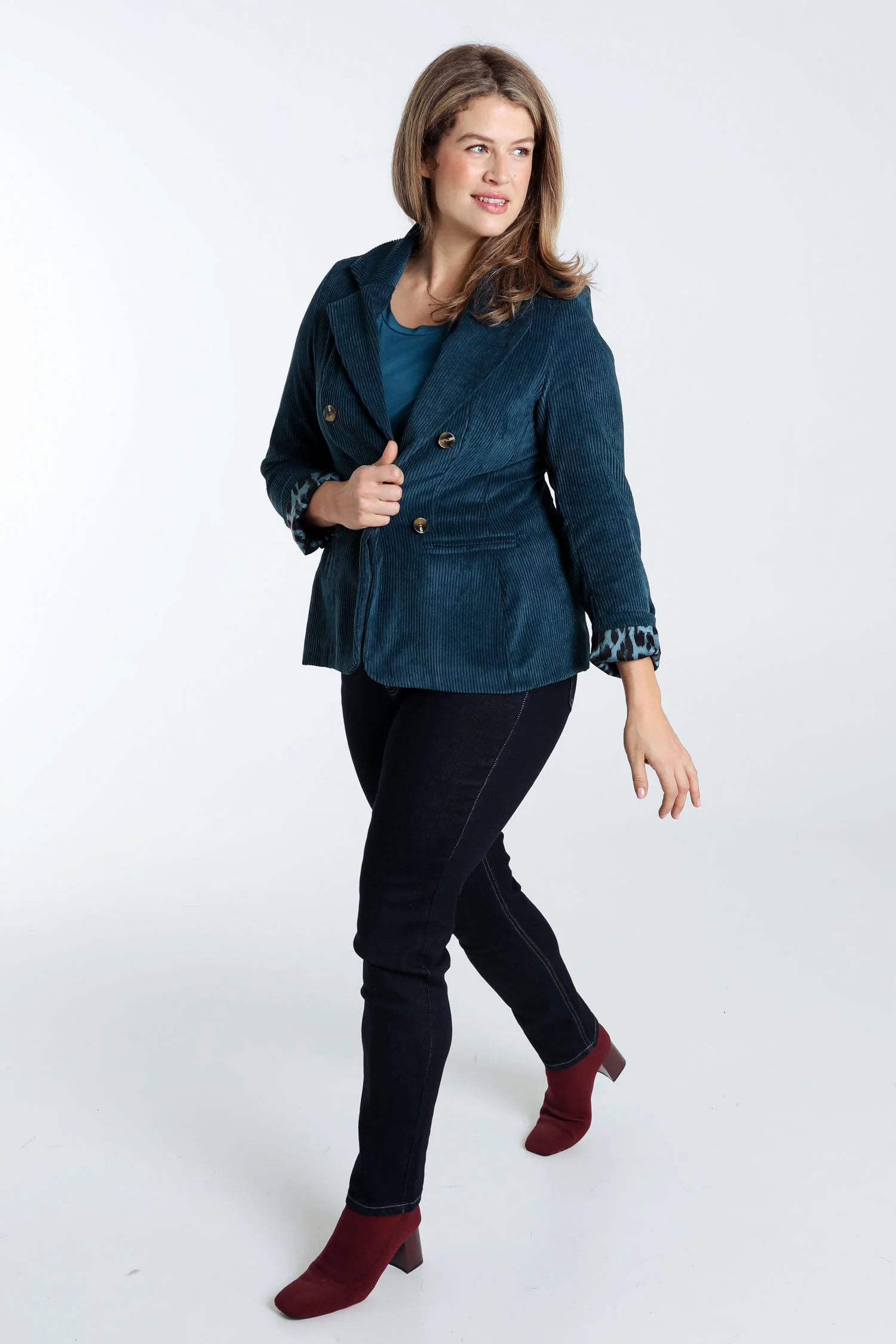 Korte, effen blazer in fluweel met voering in dierenhuidmotief - Image 9
