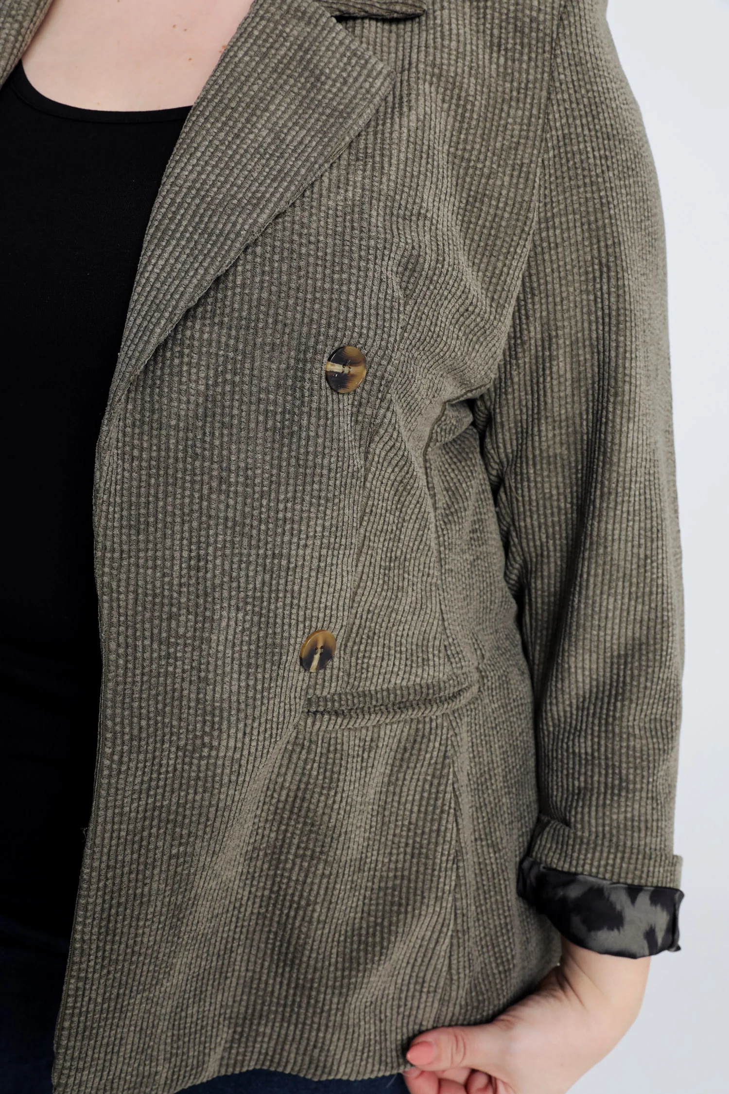 Korte, effen blazer in fluweel met voering in dierenhuidmotief - Image 3