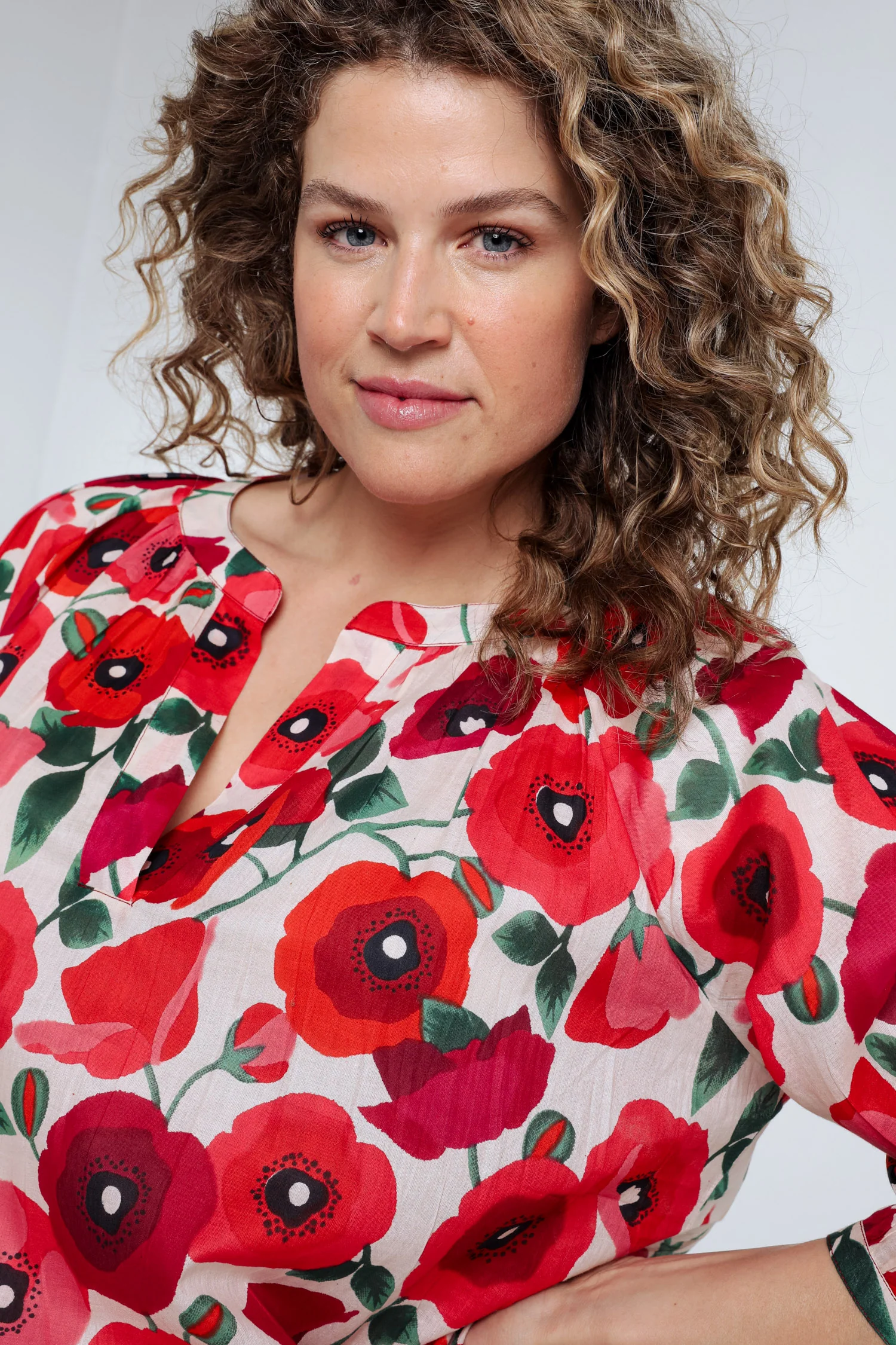 Katoenen blouse met klaproosprint - Image 6