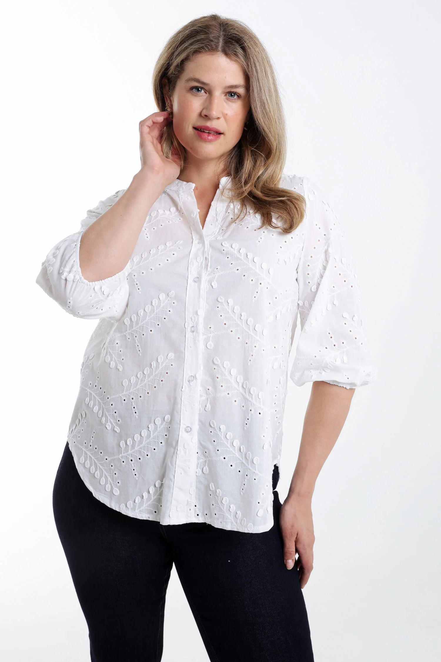 Effen katoenen blouse met geborduurde bloemen