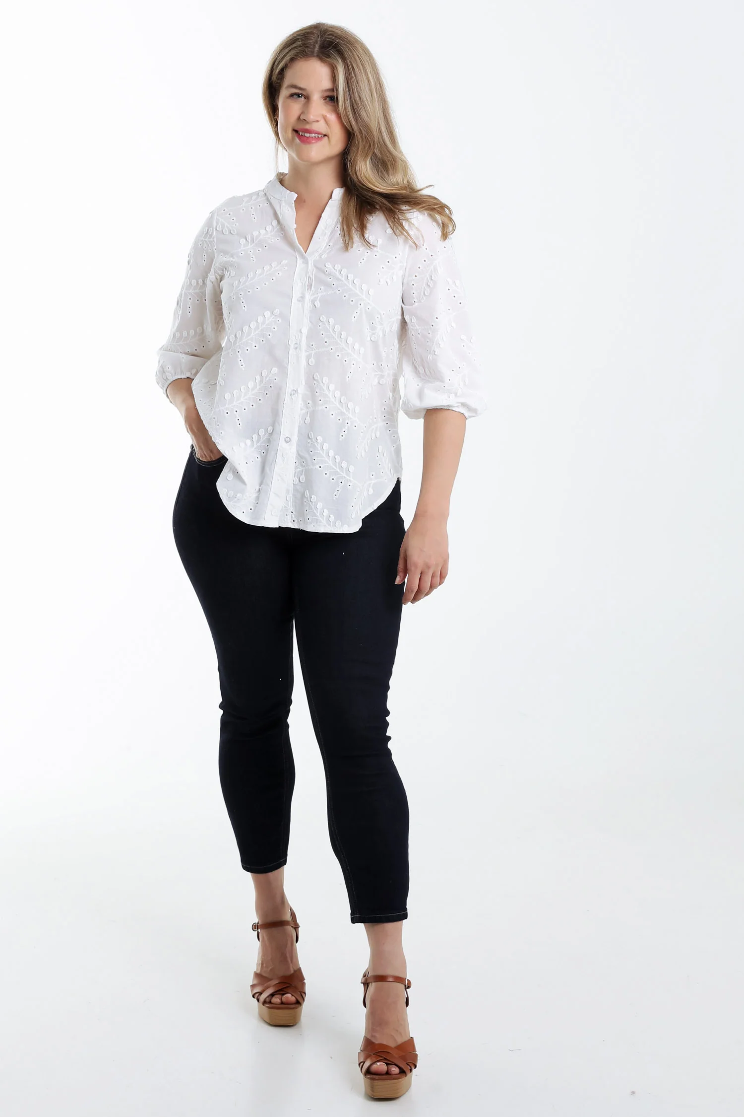 Effen katoenen blouse met geborduurde bloemen - Image 7