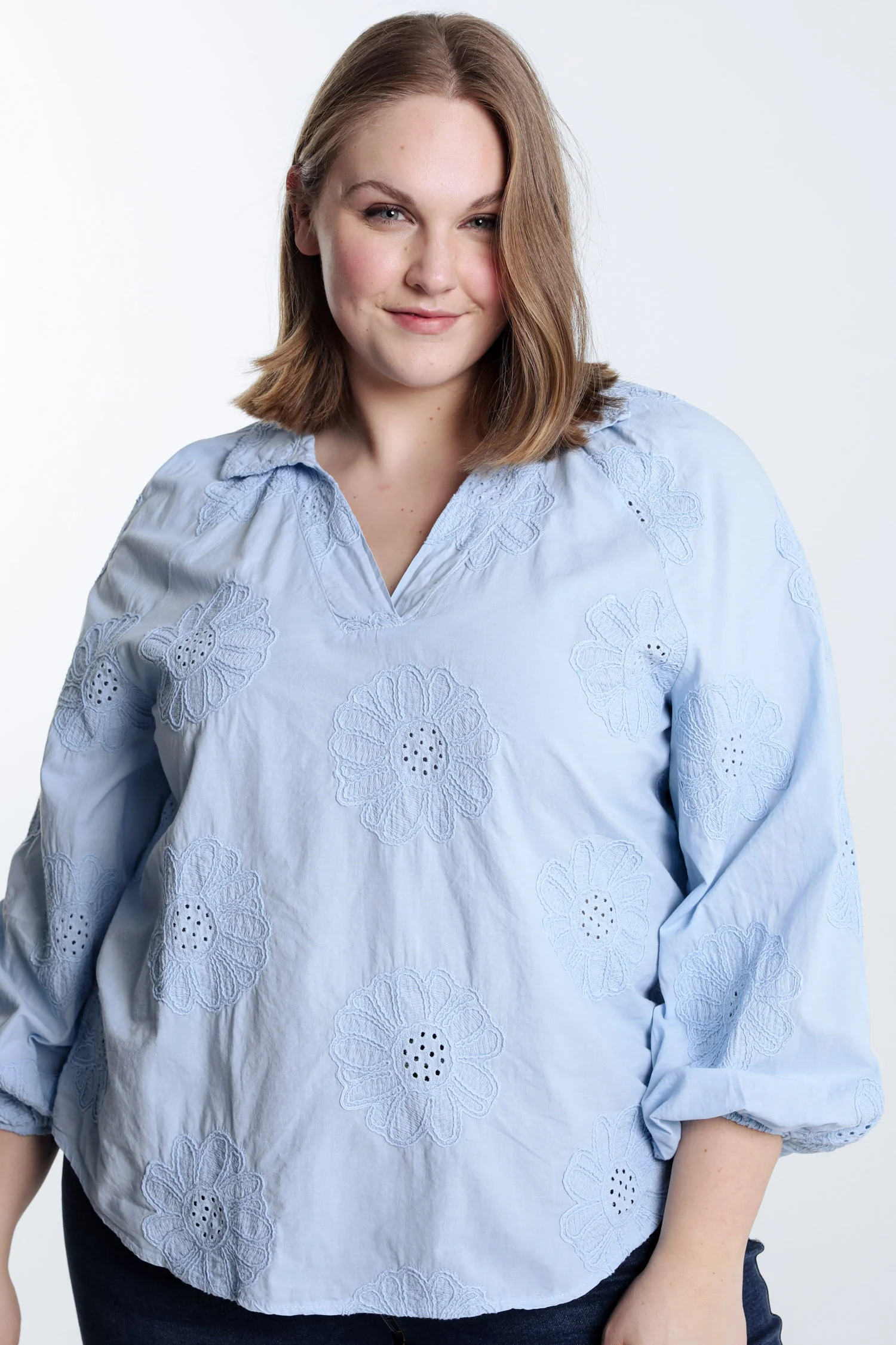 Effen katoenen blouse met geborduurde bloemen - Image 12