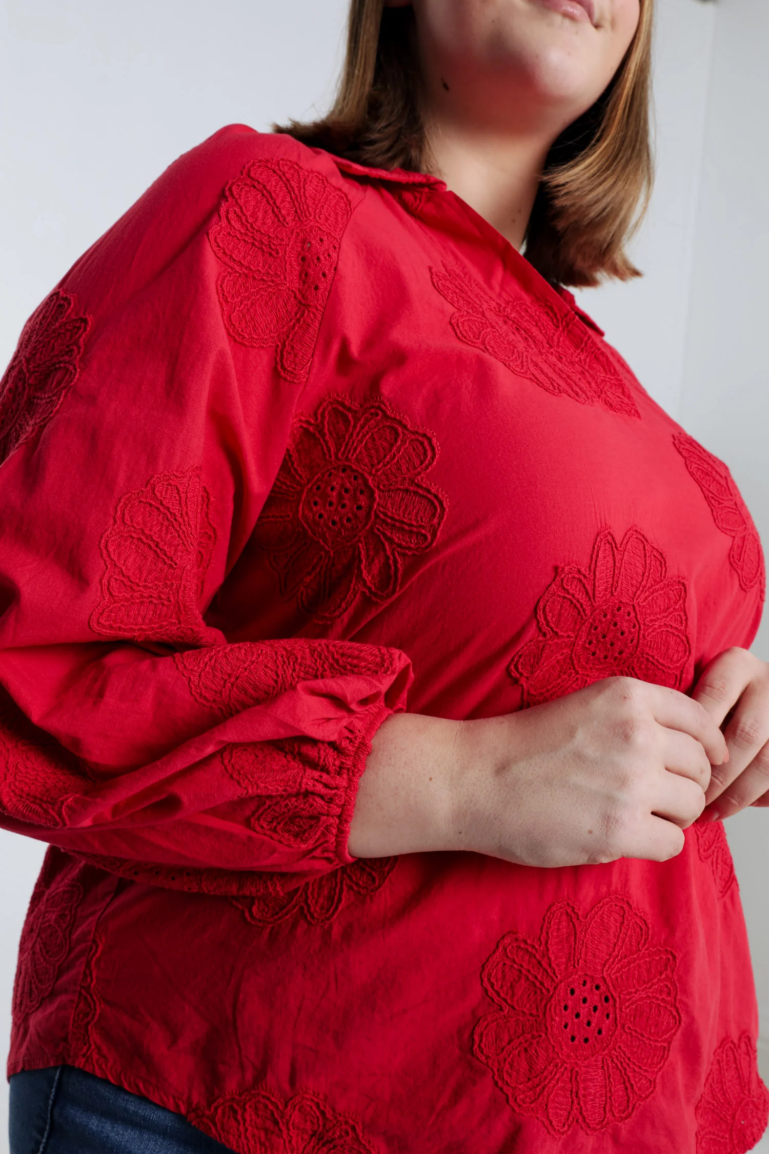 Effen katoenen blouse met geborduurde bloemen - Image 26