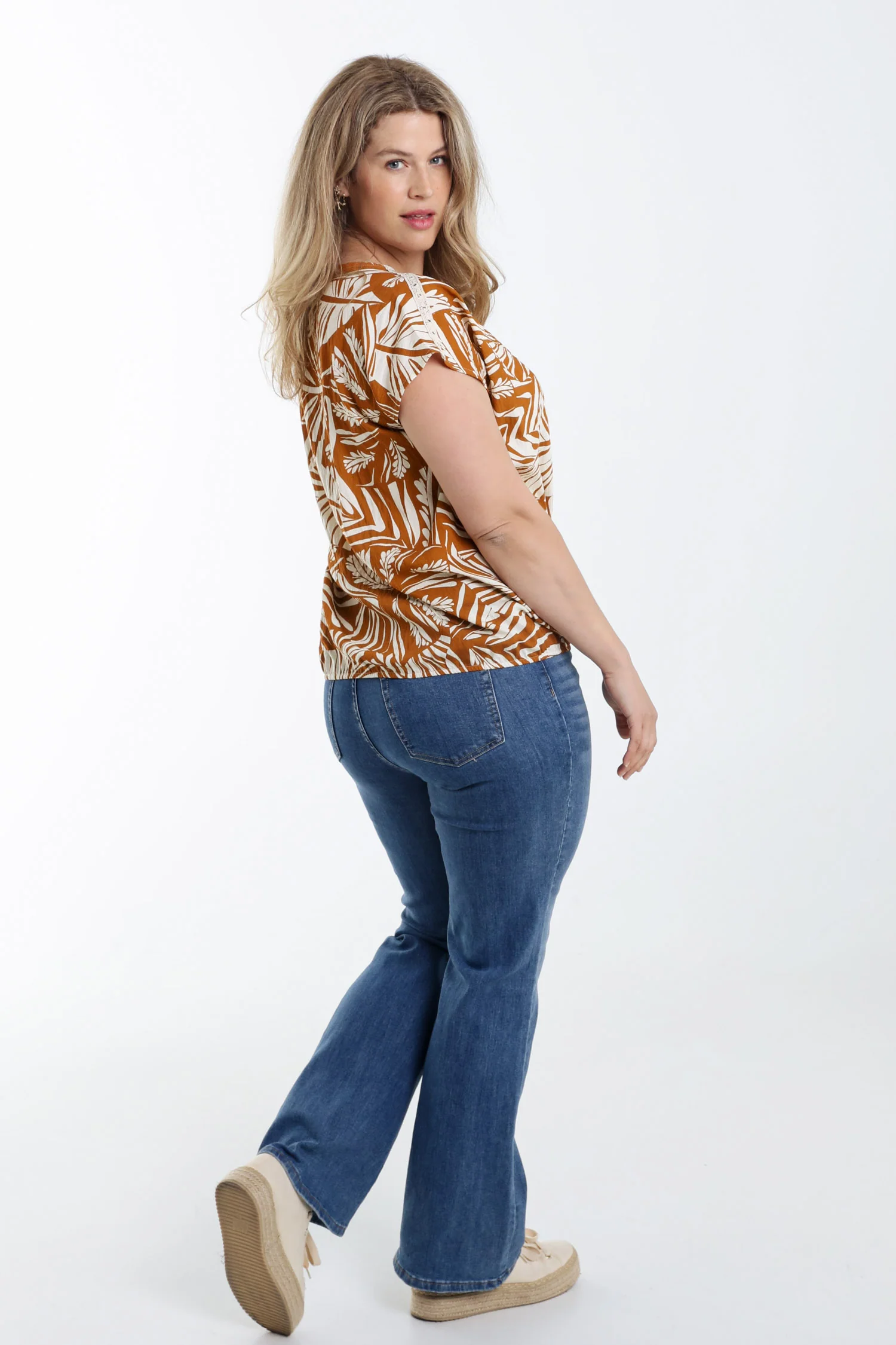 Blouse van bicolor bladprint viscose - Image 2