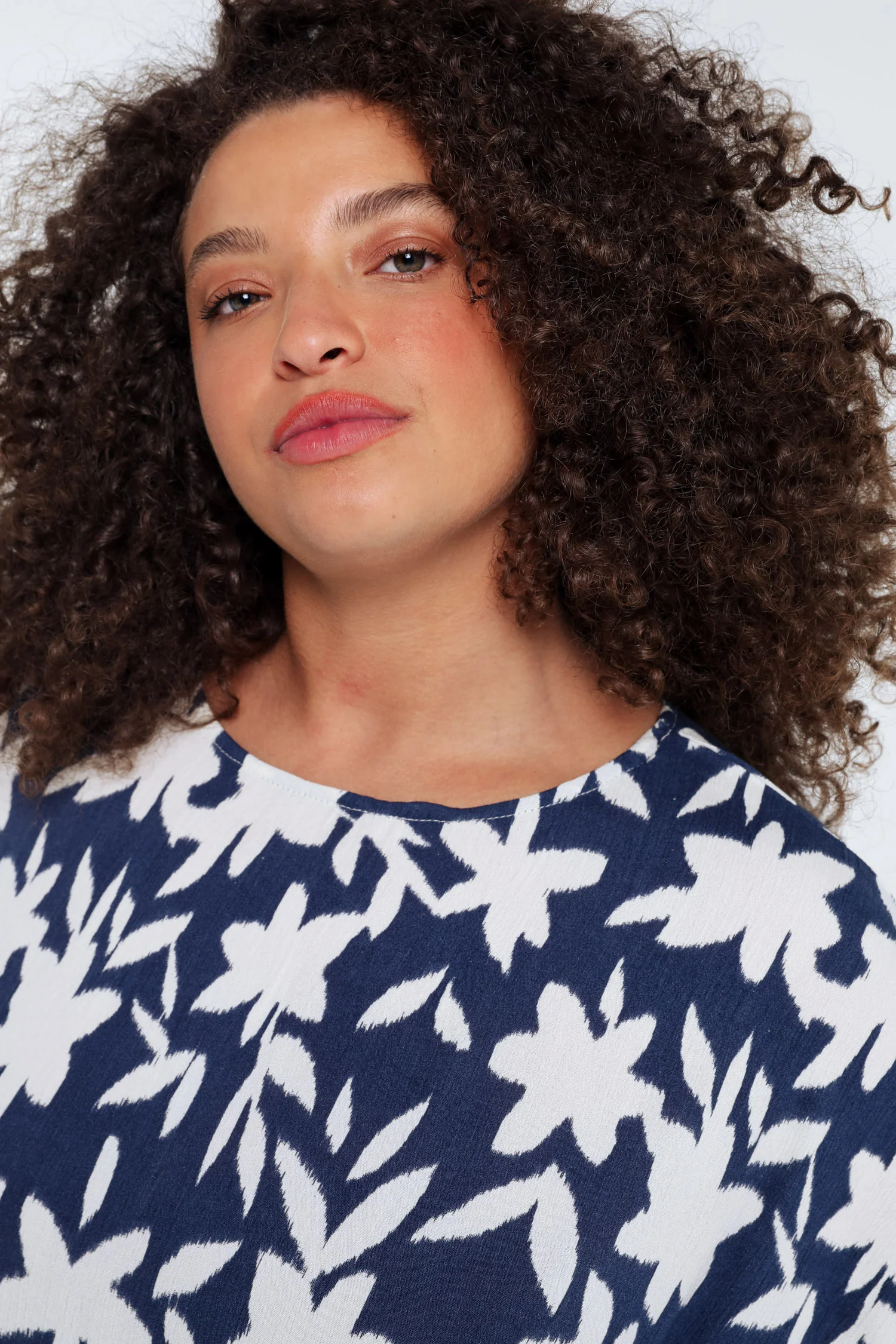 Bloes van bicolore bloemenprint viscose - Image 5