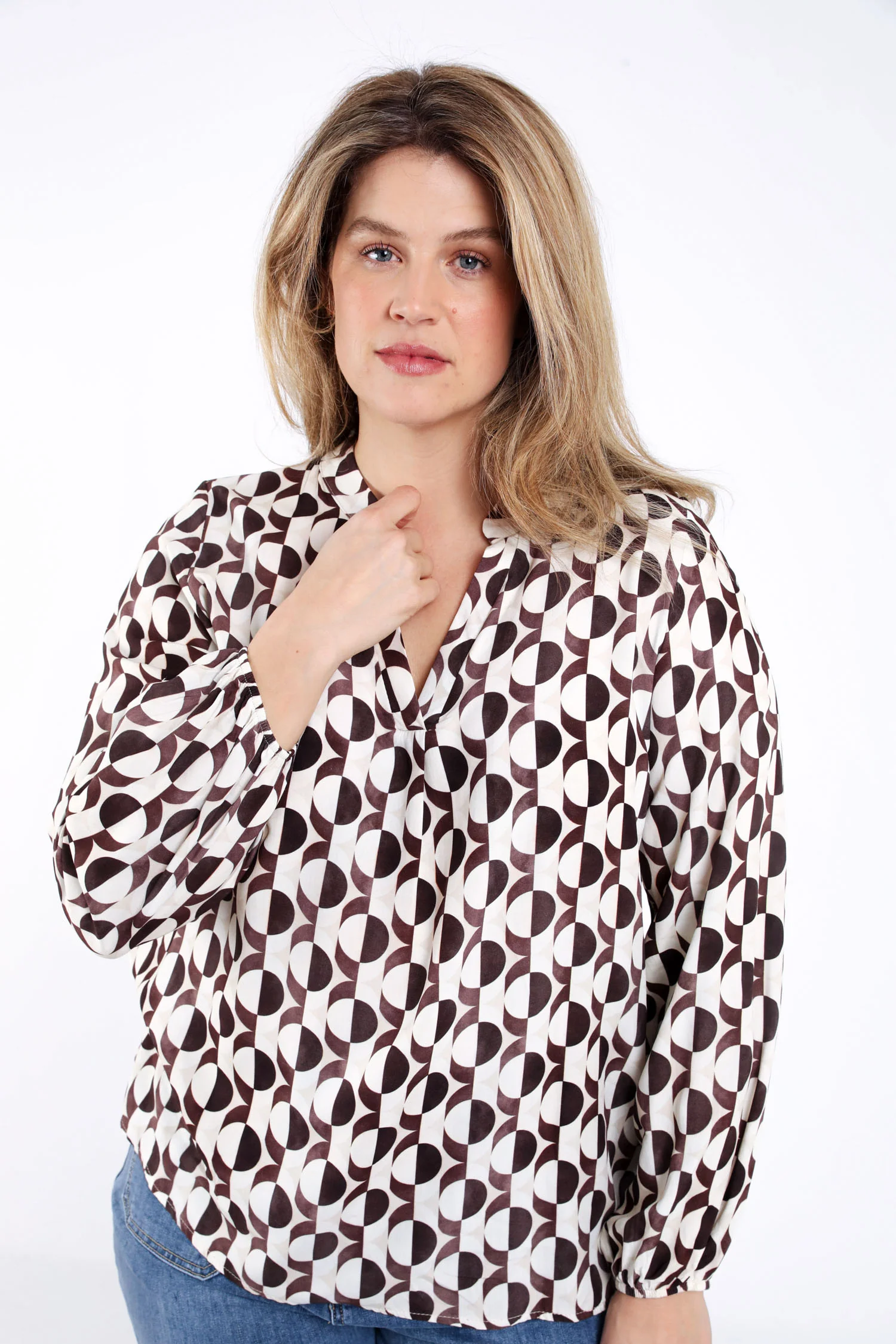 Blouse van bedrukt viscose met grafisch dessin - Image 6