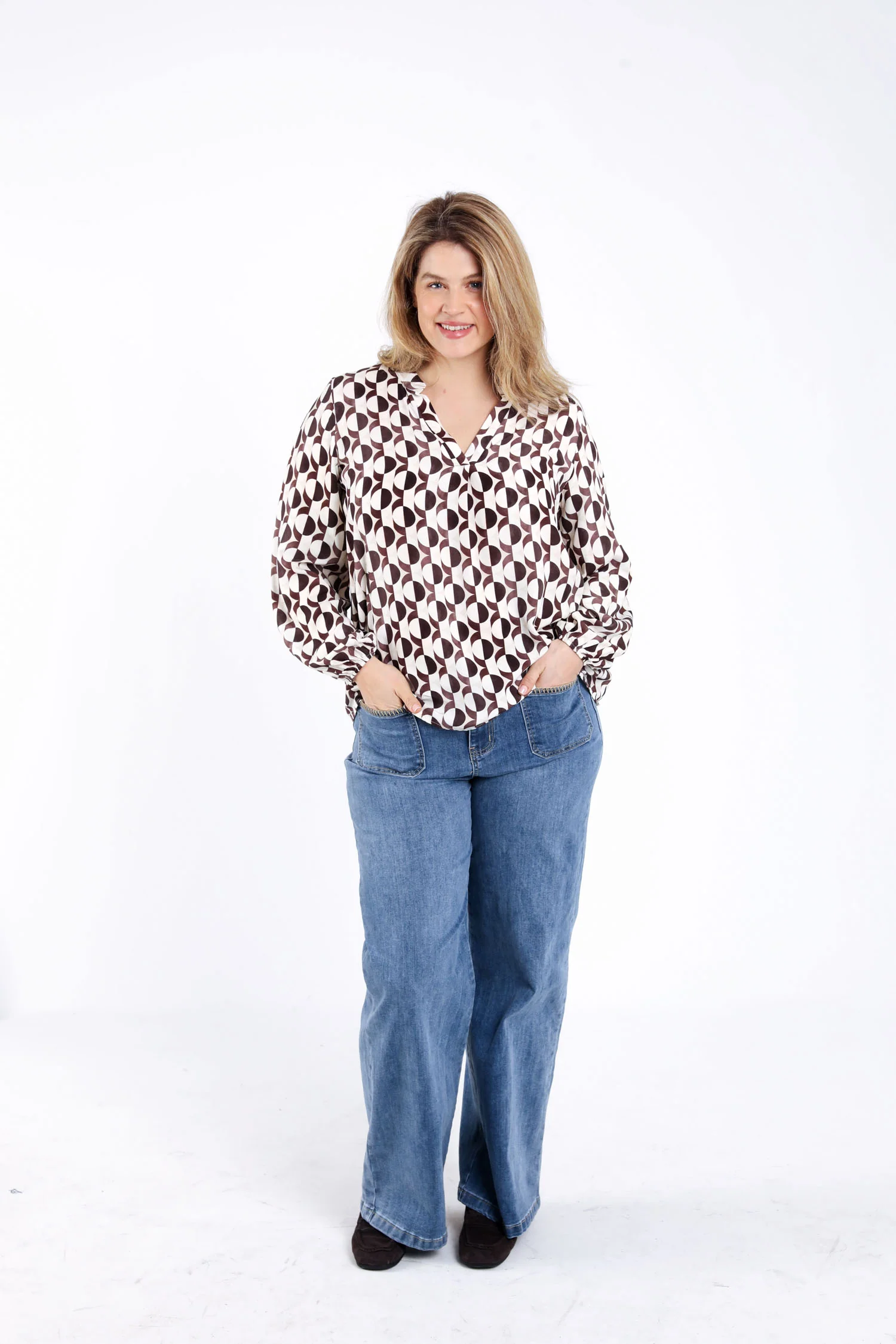 Blouse van bedrukt viscose met grafisch dessin - Image 8