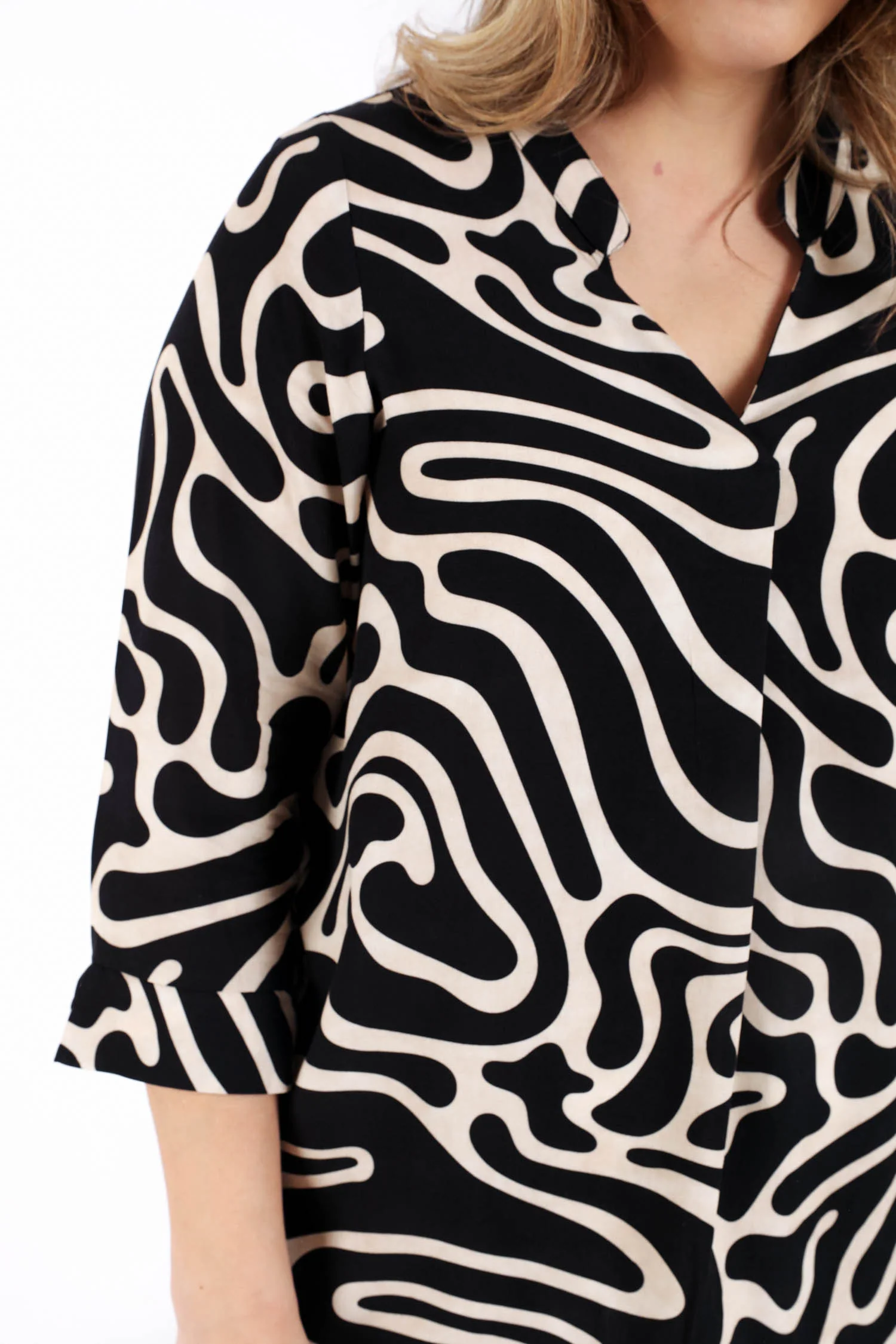 Blouse van viscose met tweekleurige grafische print - Image 5