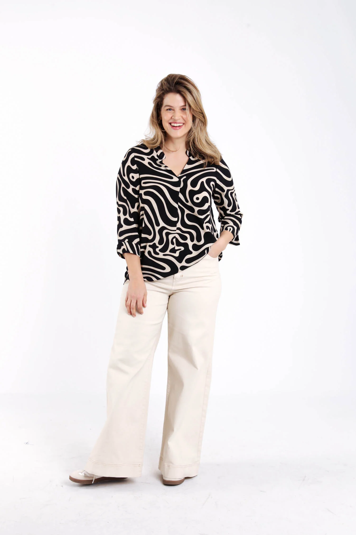 Blouse van viscose met tweekleurige grafische print - Image 7
