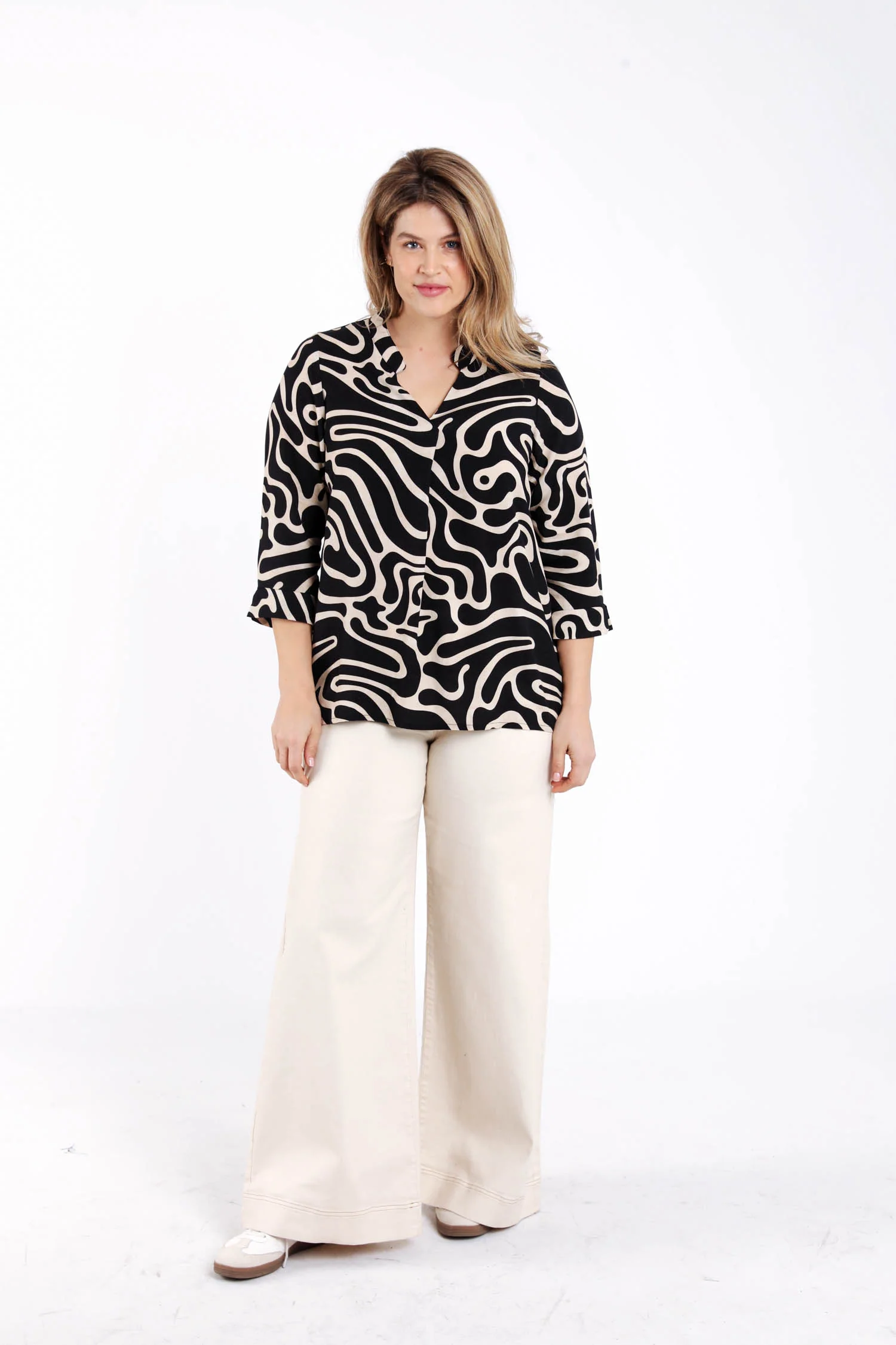 Blouse van viscose met tweekleurige grafische print - Image 9