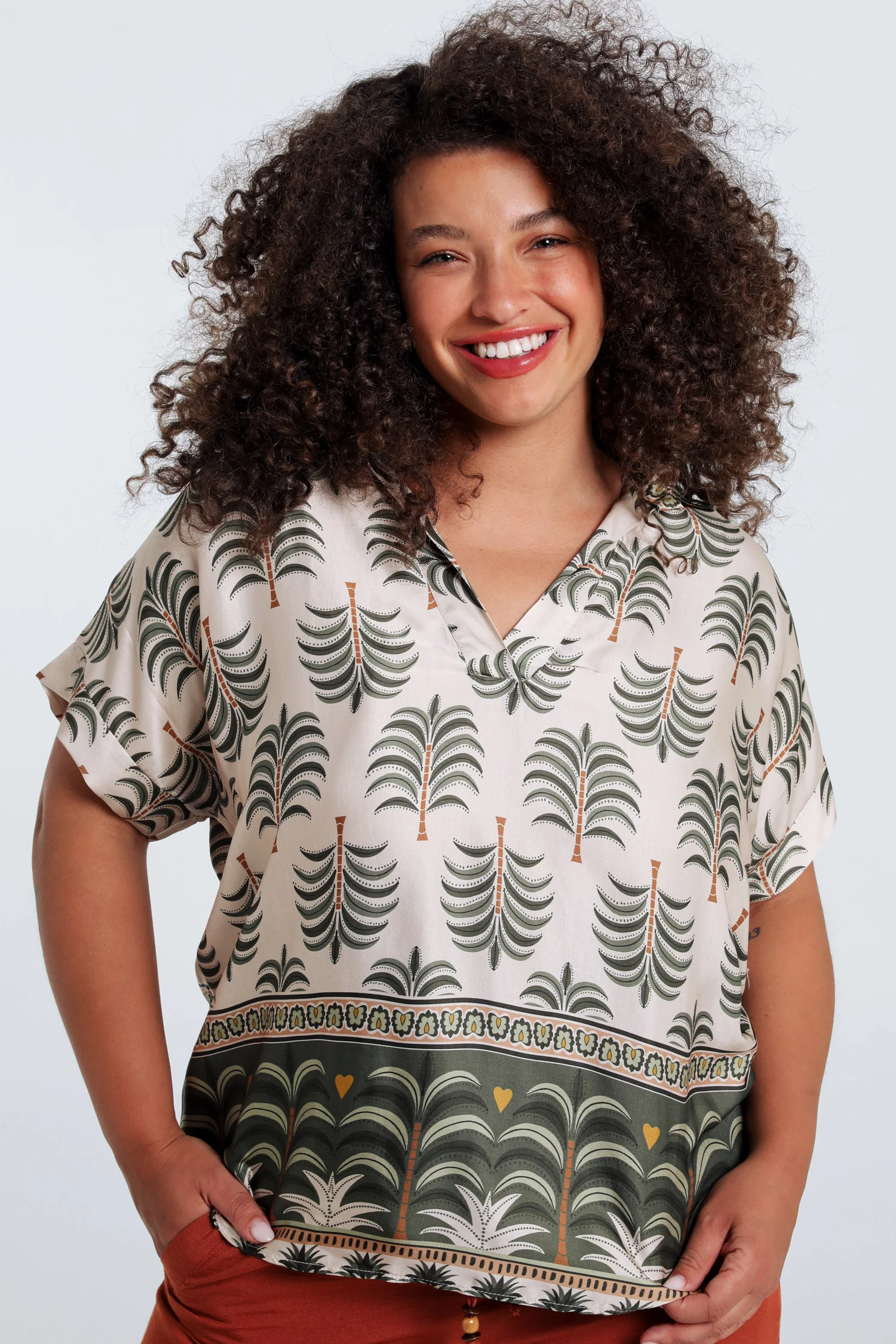 Blouse van viscose met palmprint