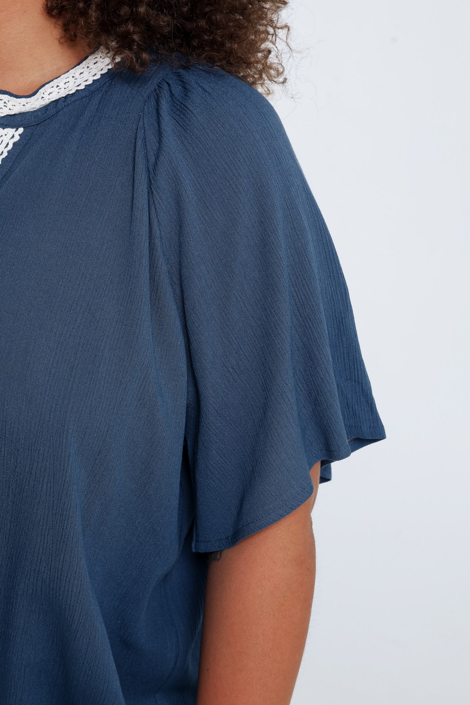 Effen viscose blouse met macramé - Image 5