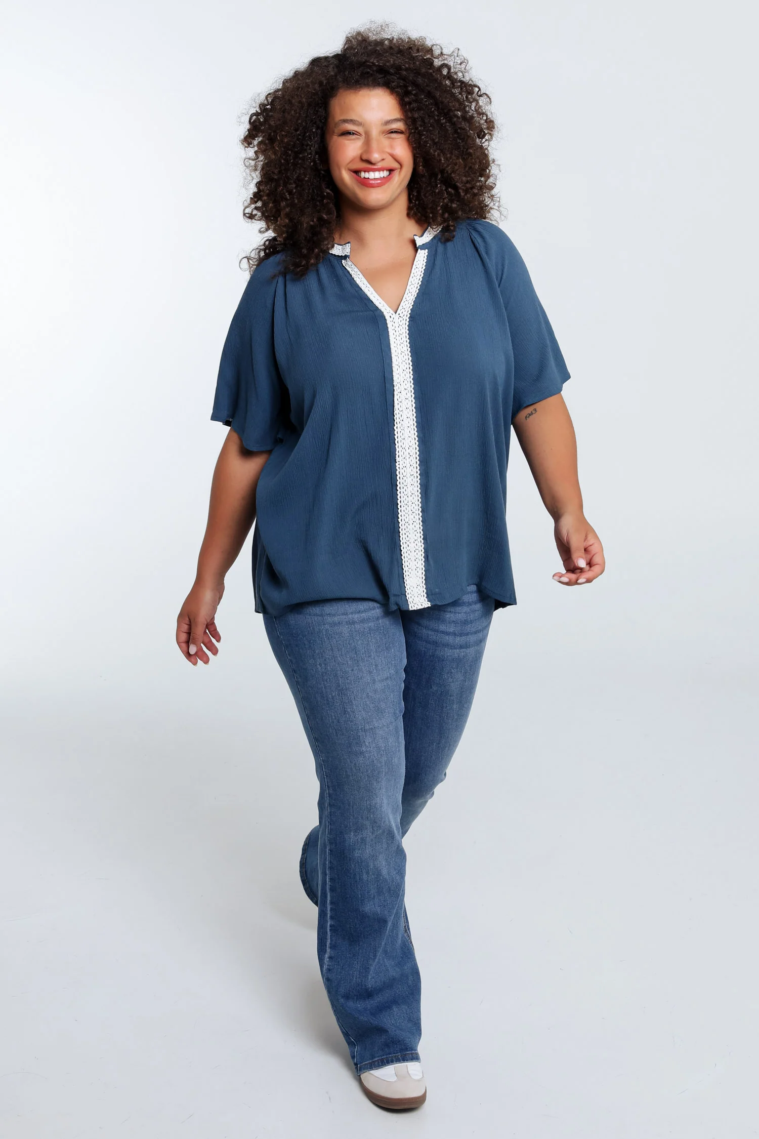 Effen viscose blouse met macramé - Image 9