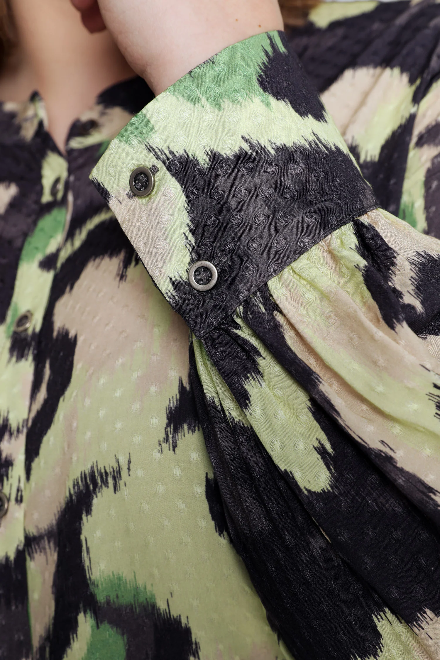 Plumetis blouse van viscose met abstracte print - Image 6