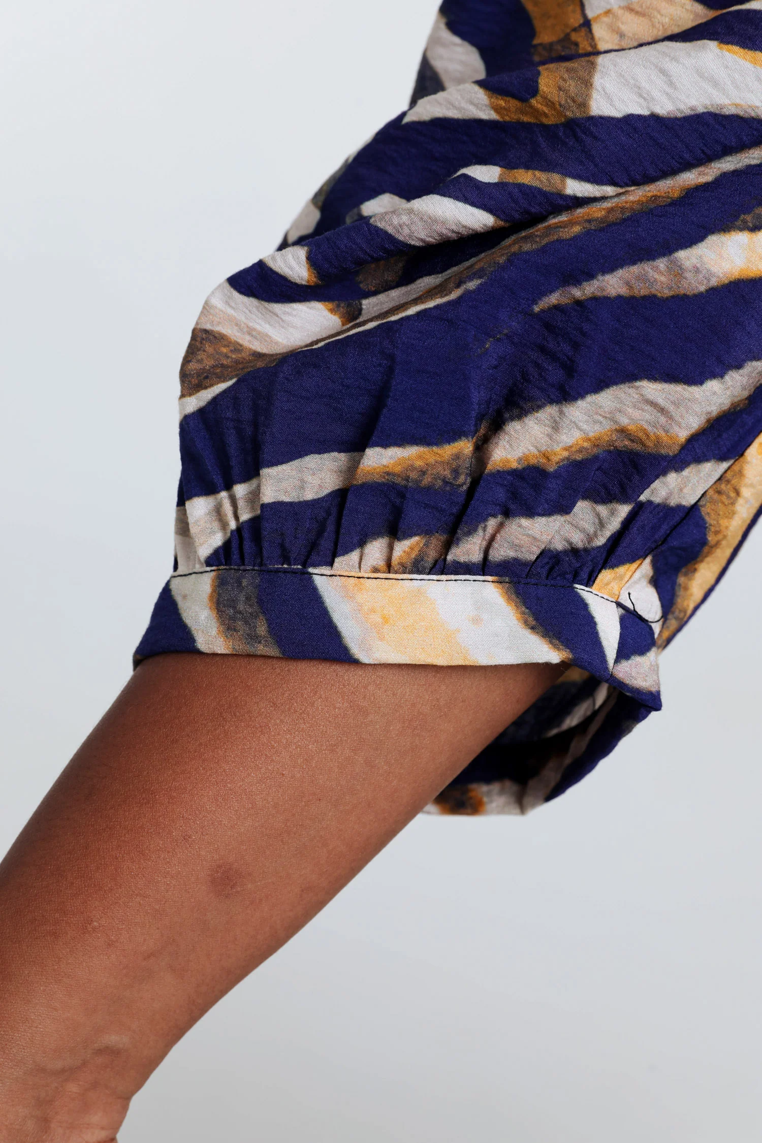 Raglanblouse in viscose met zebraprint - Image 5