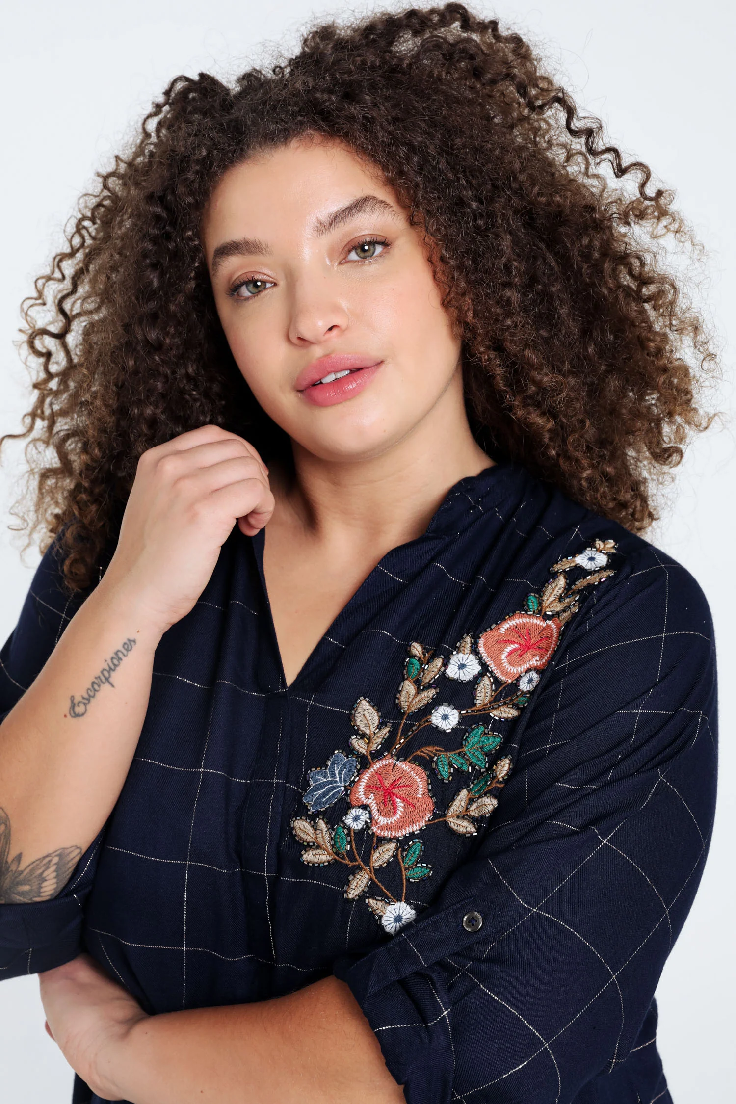 Lange, geruite blouse in viscose met borduurwerk - Image 3