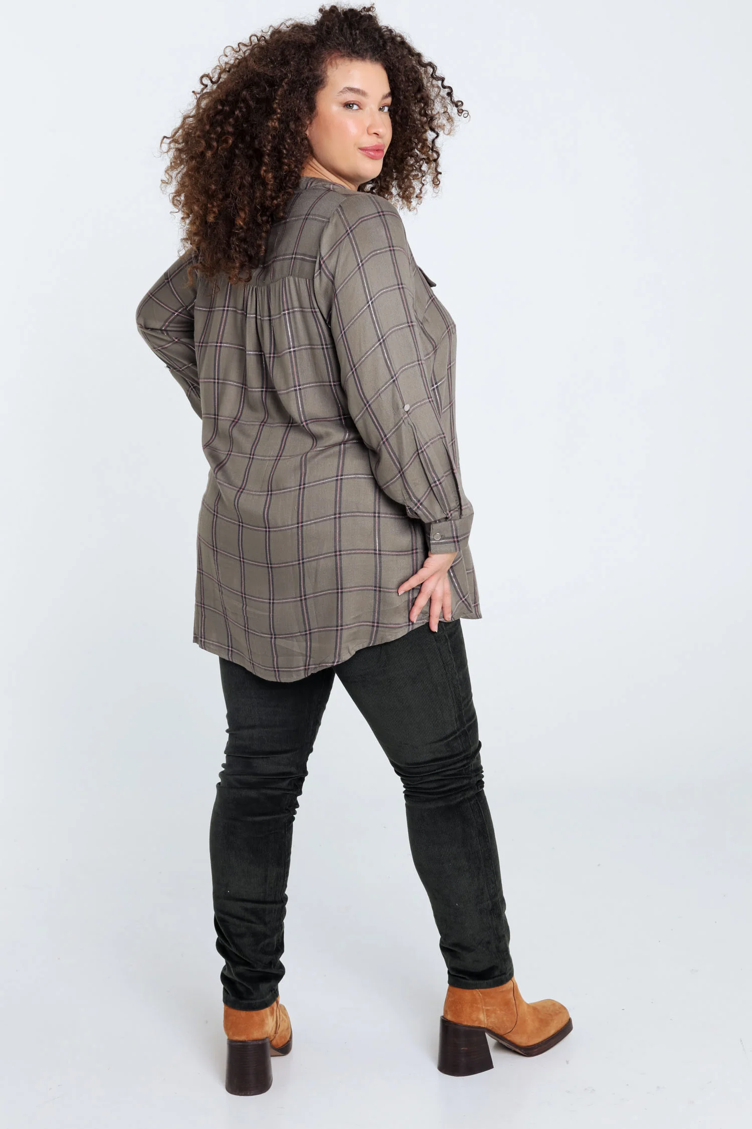 Lange, geruite tuniek in viscose met lurex, rits en zakken - Image 2