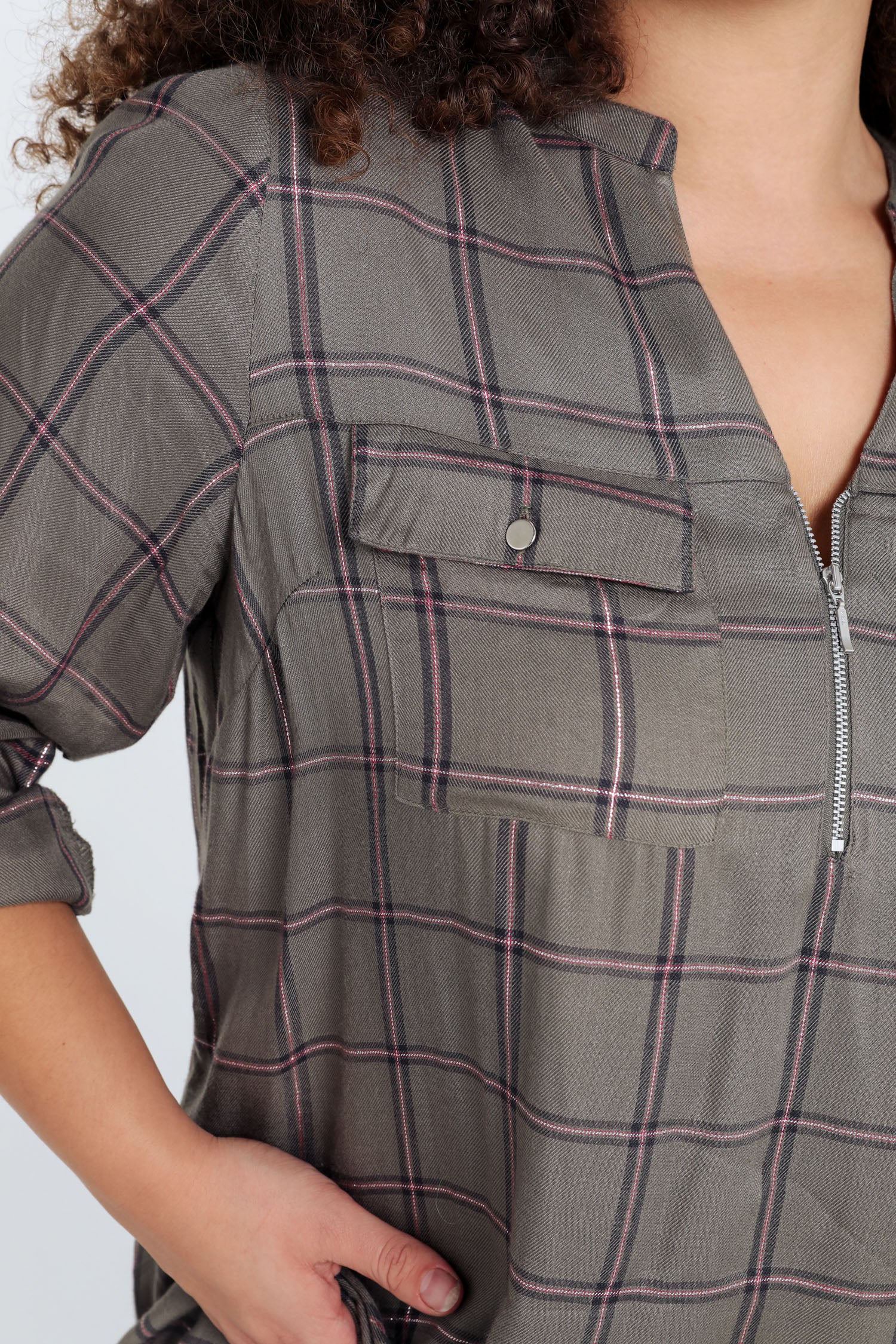 Lange, geruite tuniek in viscose met lurex, rits en zakken - Image 4