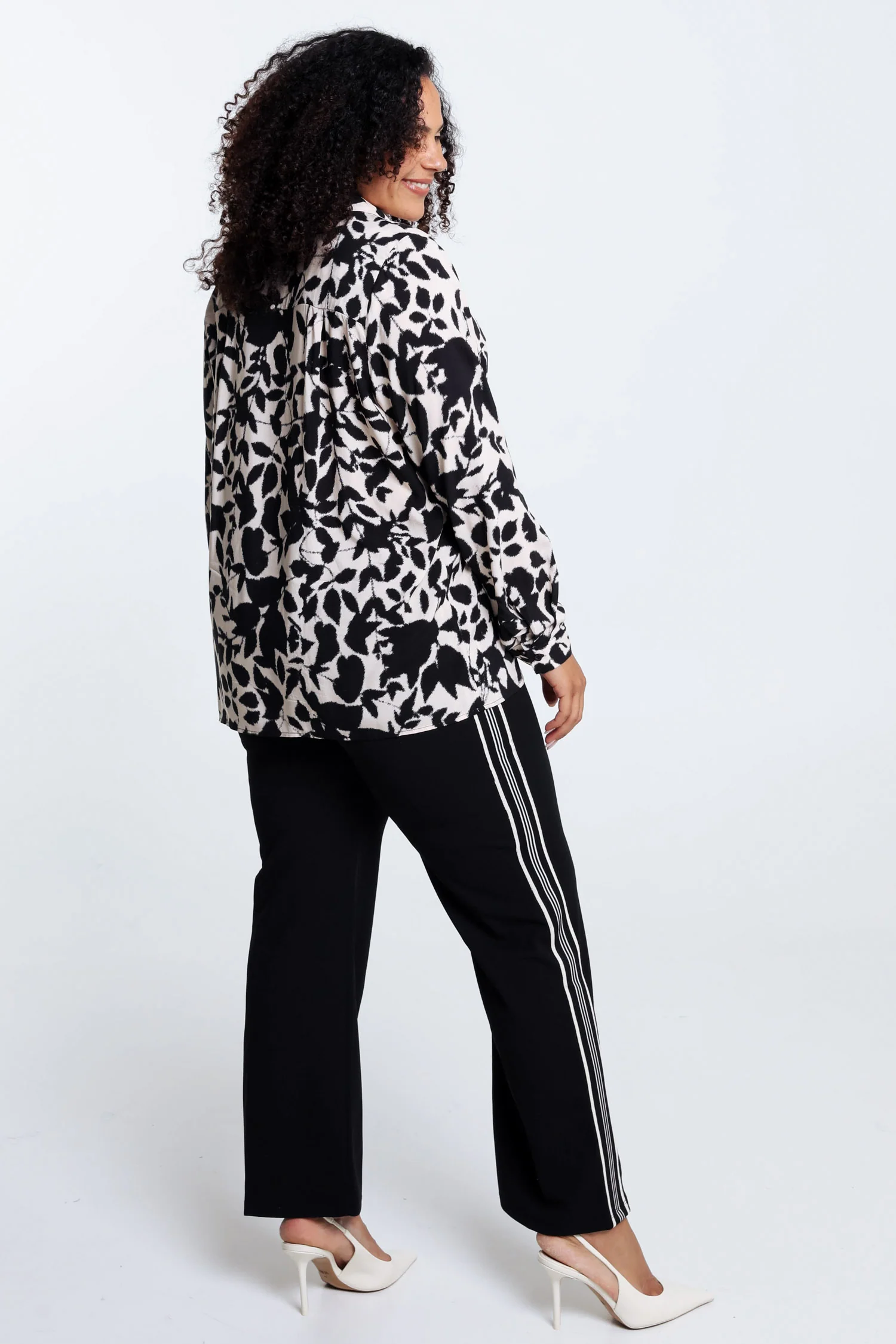 Hemd in viscose met tweekleurig bloemenmotief - Image 2