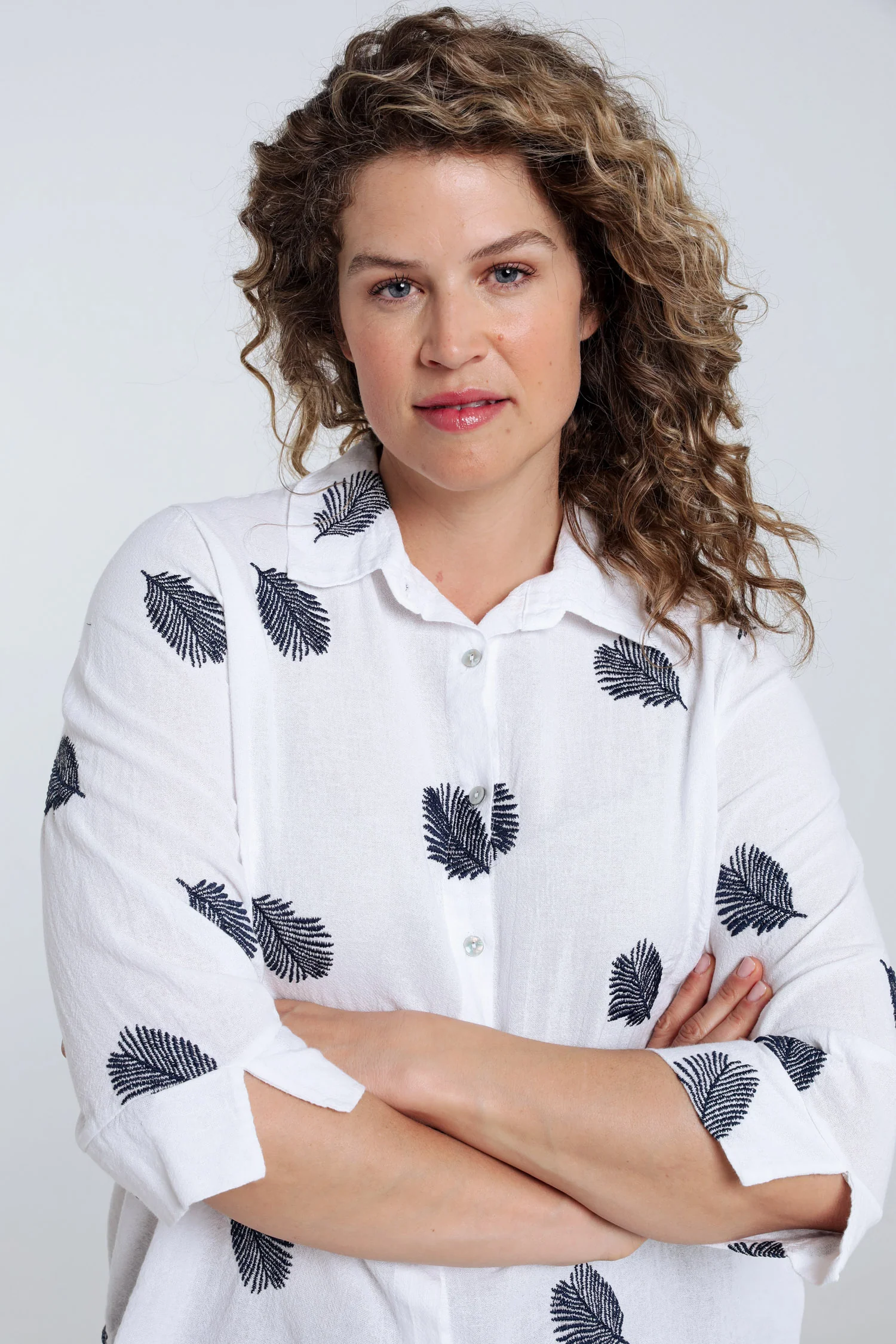 Effen katoenen overhemd met geborduurde bladeren - Image 3