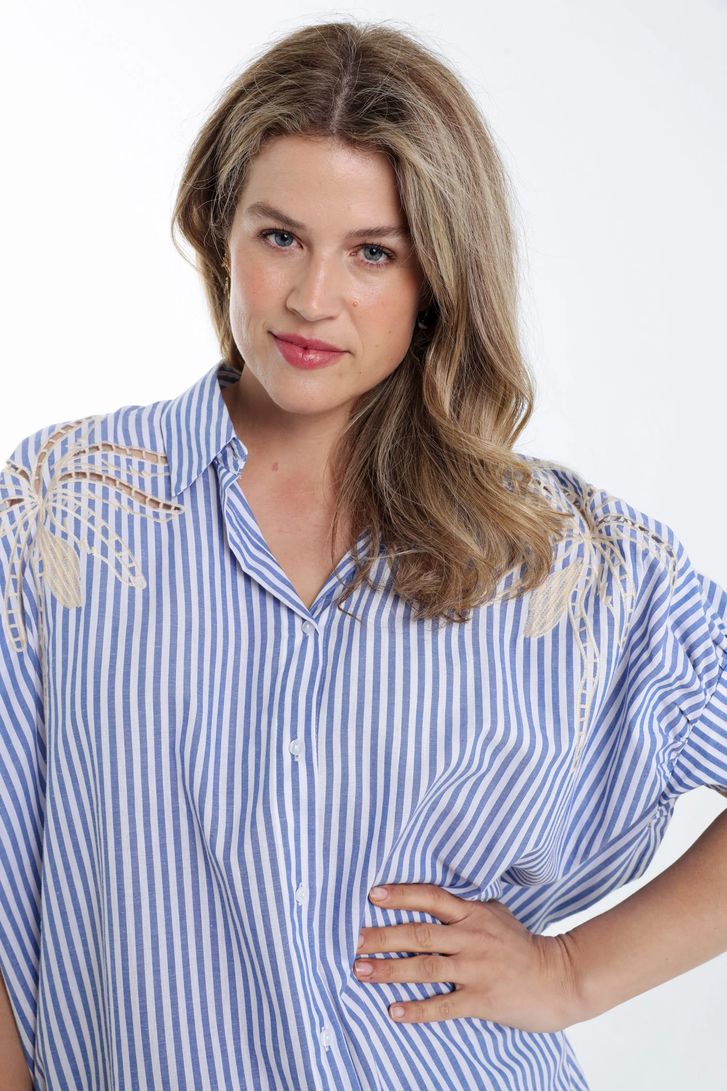 Oversized gestreepte katoenen shirt met borduursels - Image 4
