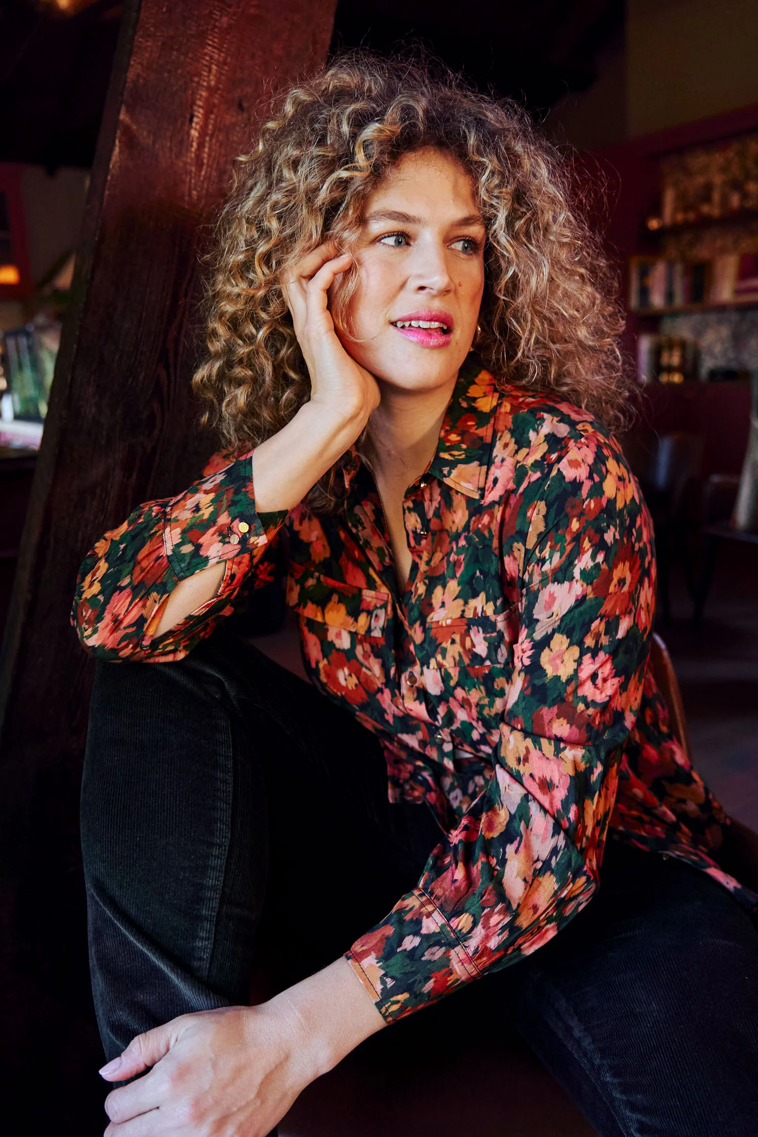 Hemd in viscose met motief van vage bloemen