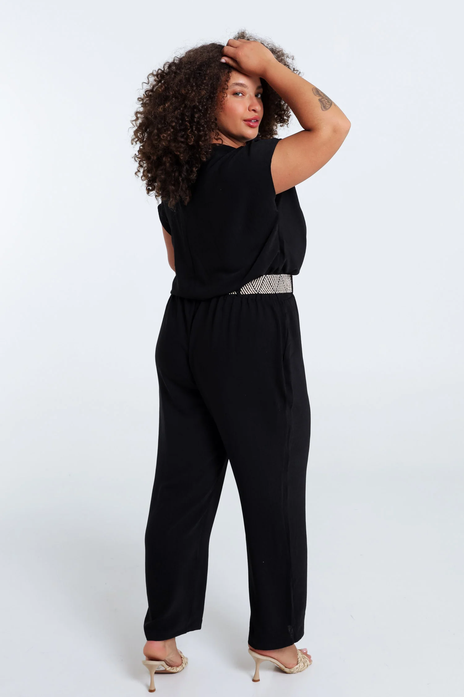 Eénkleurige jumpsuit met riem - Image 13