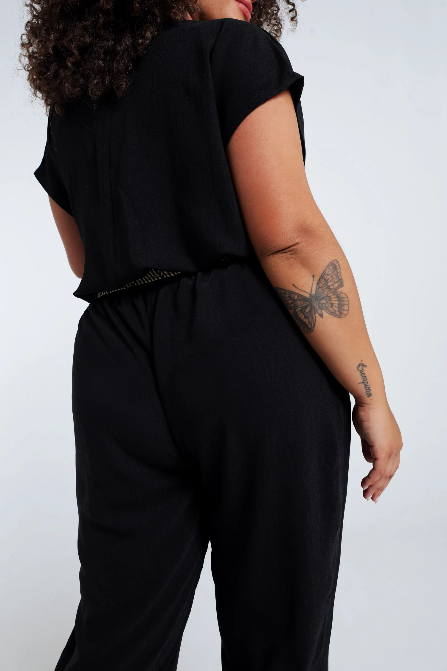 Eénkleurige jumpsuit met riem - Image 14