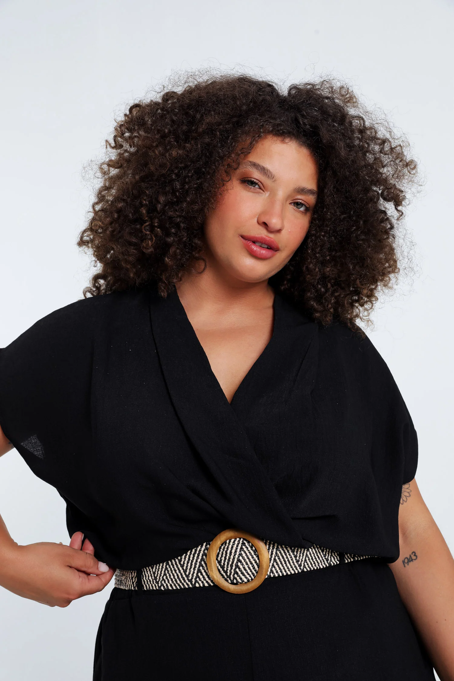 Eénkleurige jumpsuit met riem - Image 15