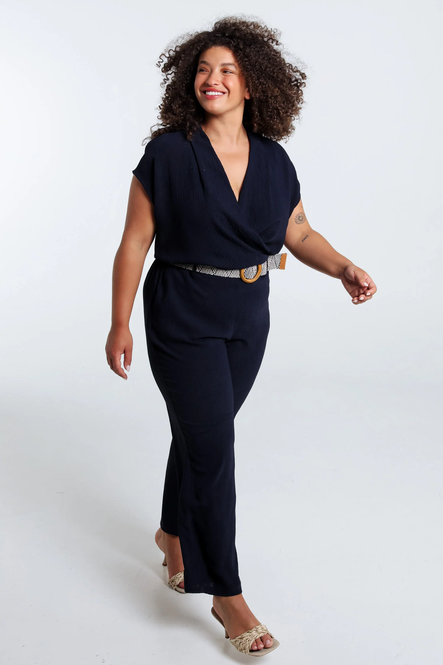 Eénkleurige jumpsuit met riem - Image 9