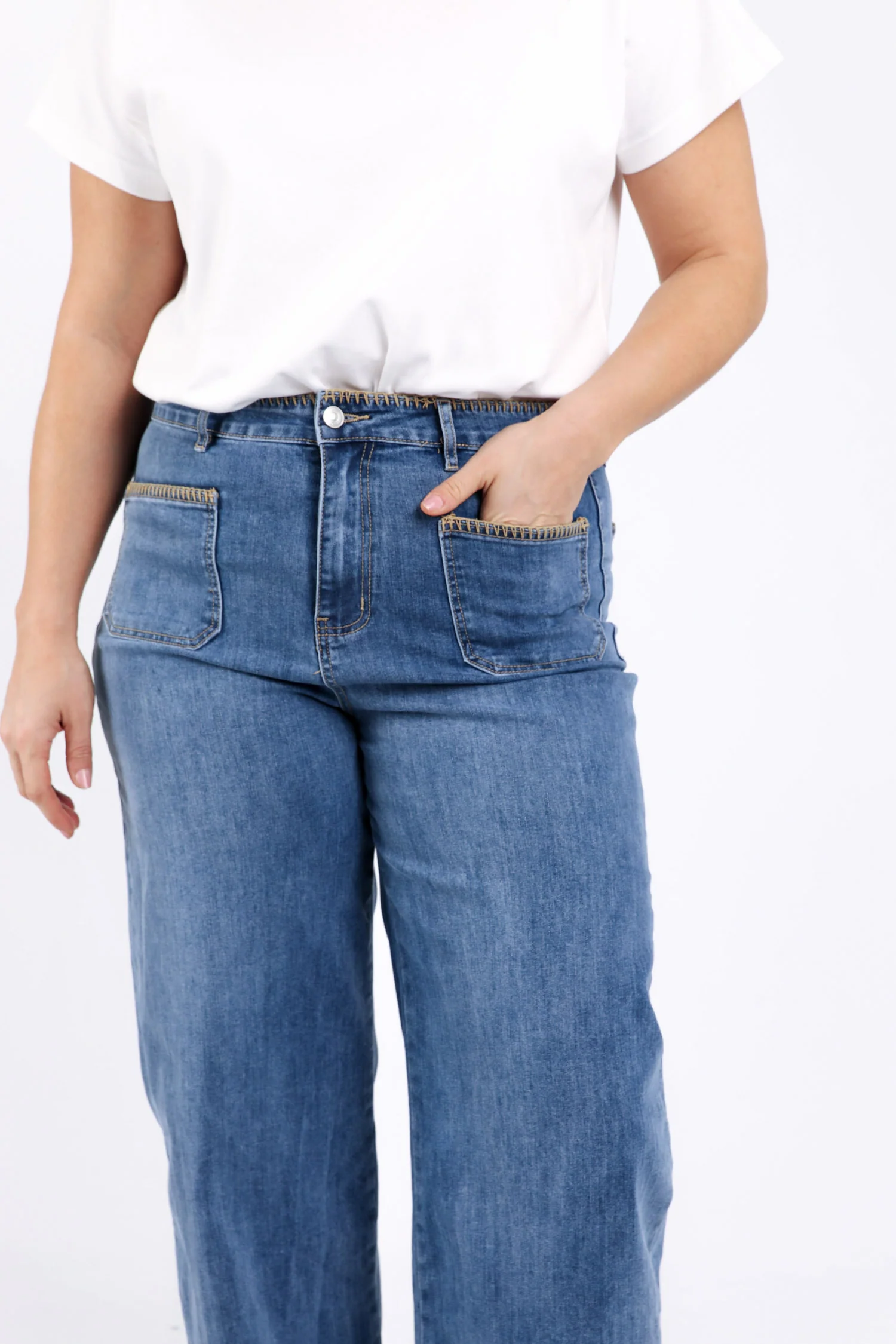 Jeans Elodie met zakken en borduursel detail - Image 3