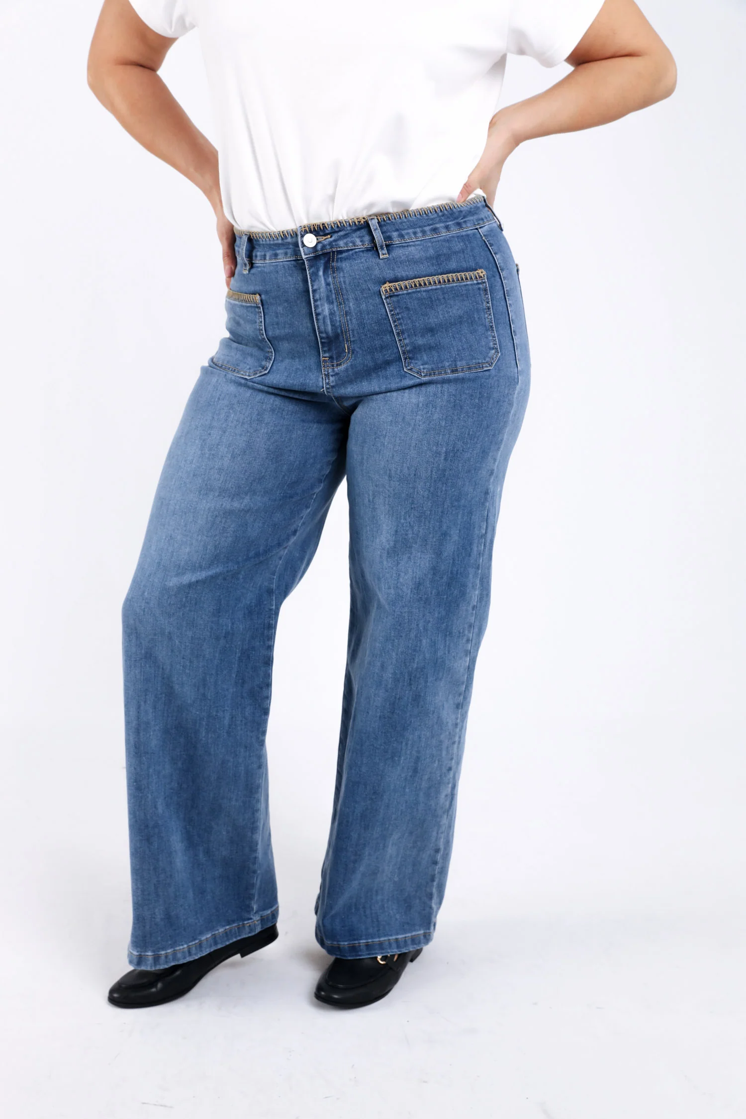 Jeans Elodie met zakken en borduursel detail - Image 4