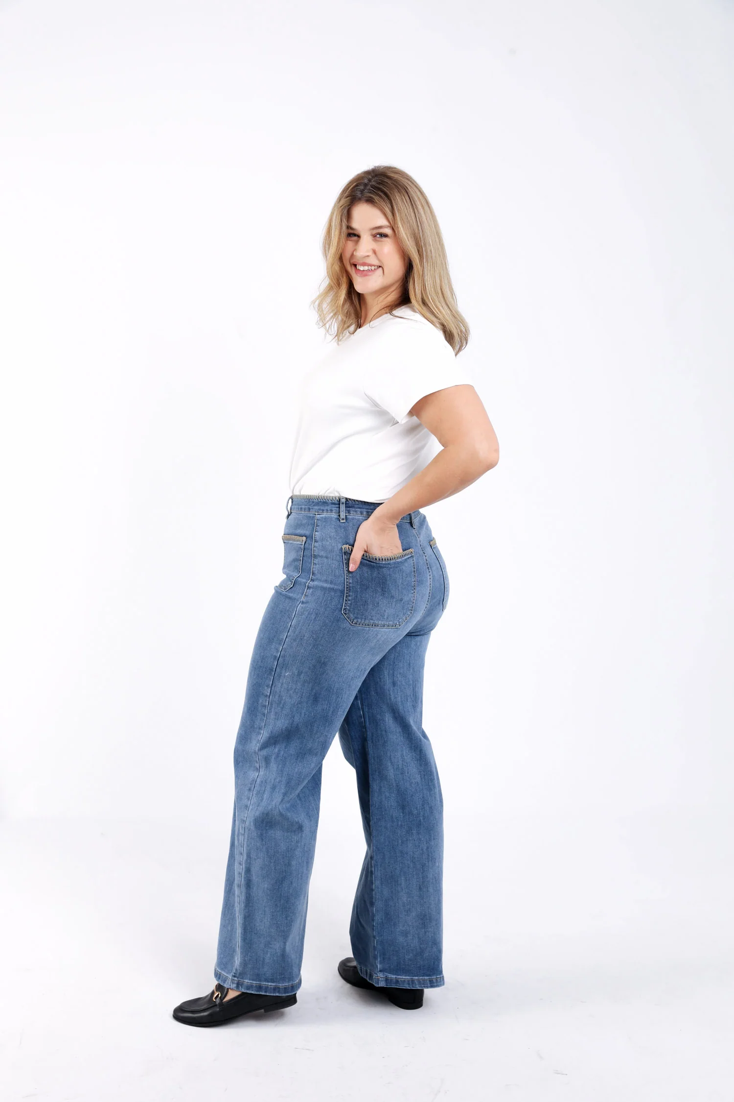 Jeans Elodie met zakken en borduursel detail - Image 7