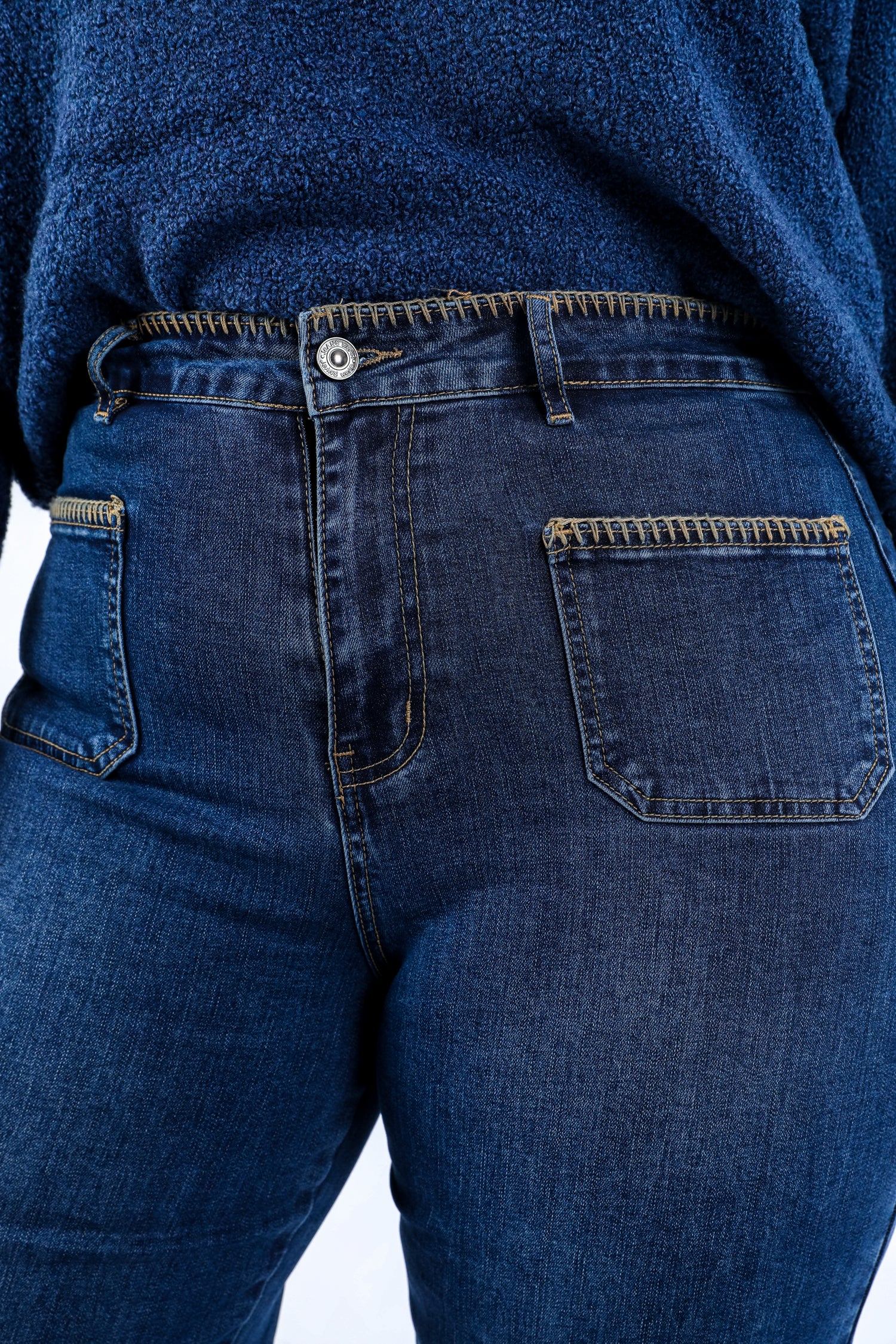 Jeans Elodie met zakken en borduurdetail - Image 3