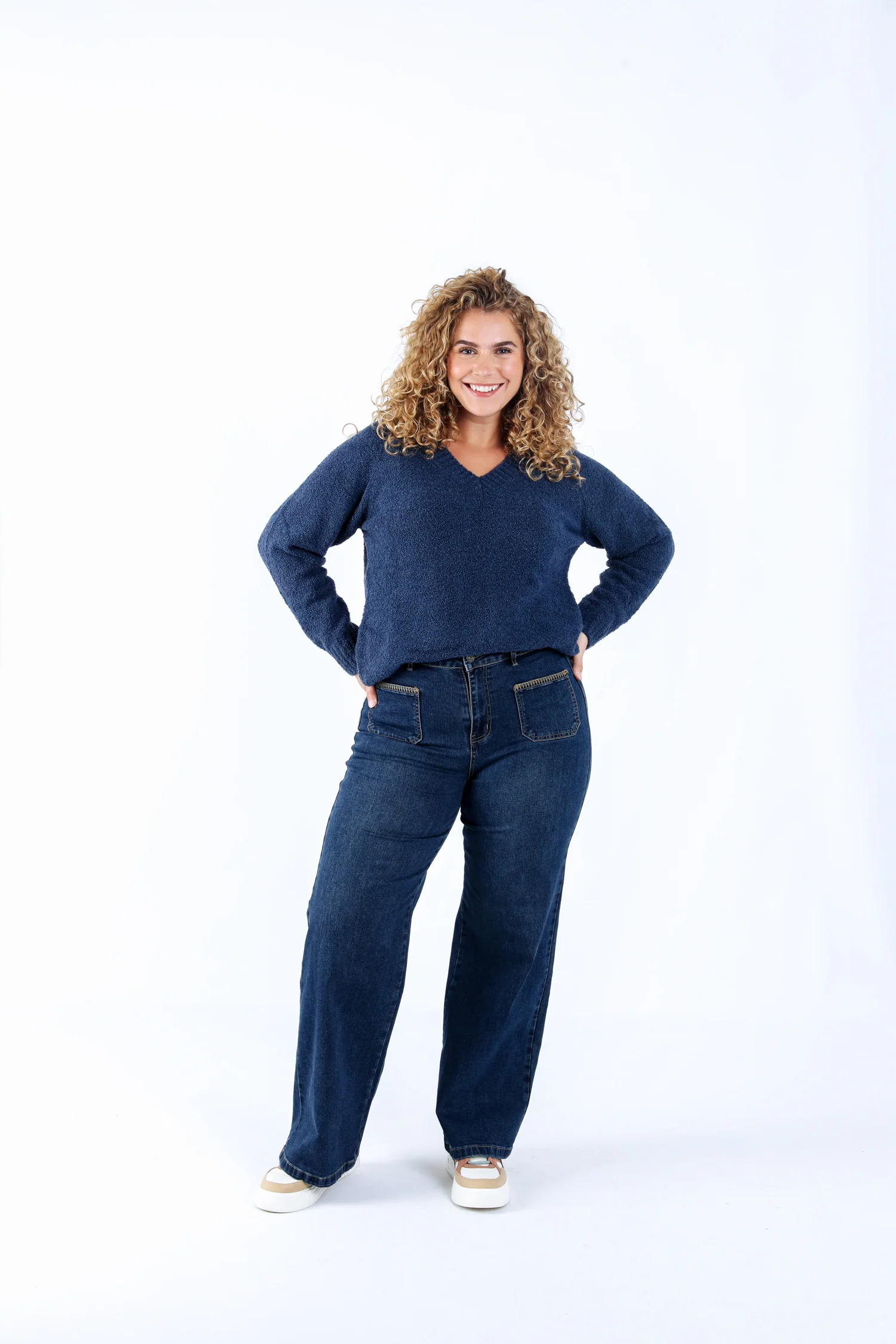 Jeans Elodie met zakken en borduurdetail - Image 5