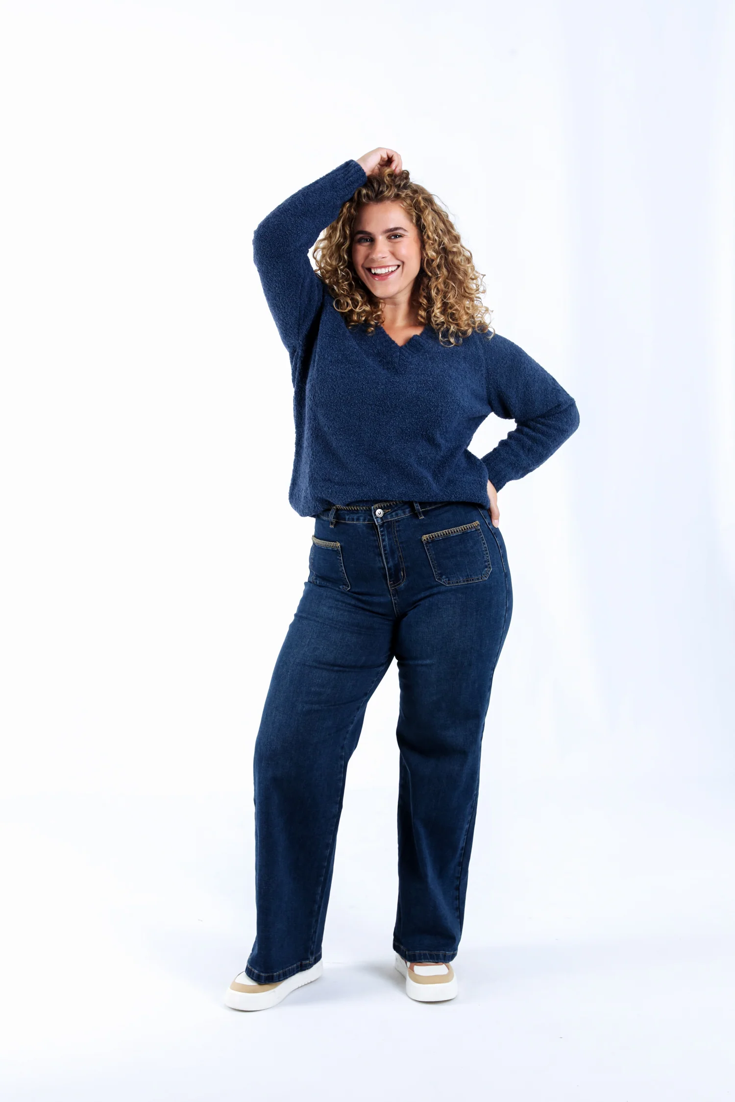 Jeans Elodie met zakken en borduurdetail - Image 6