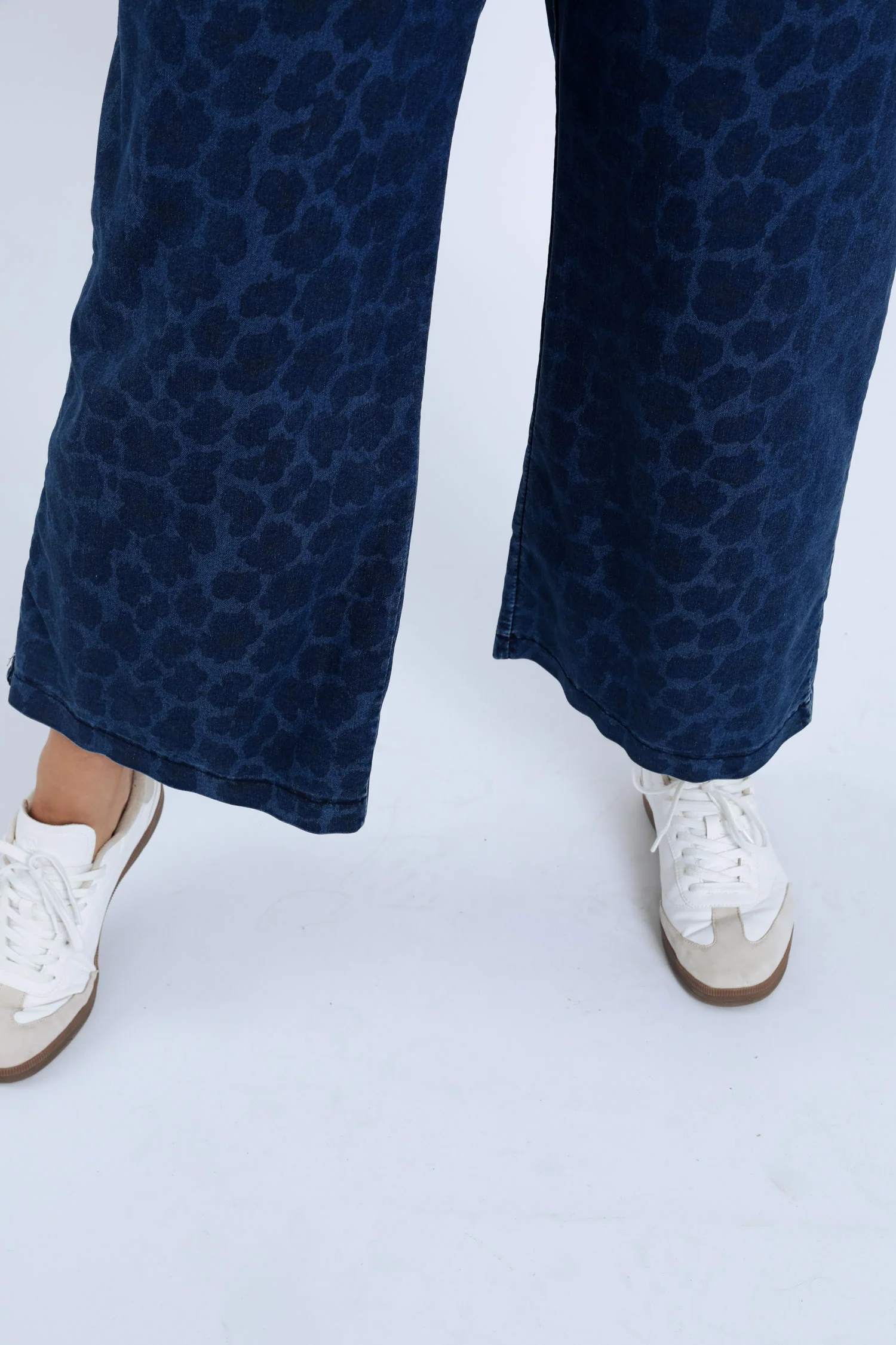 Geprinte 3/4 wijde jeans met dierenhuidmotief - Image 4