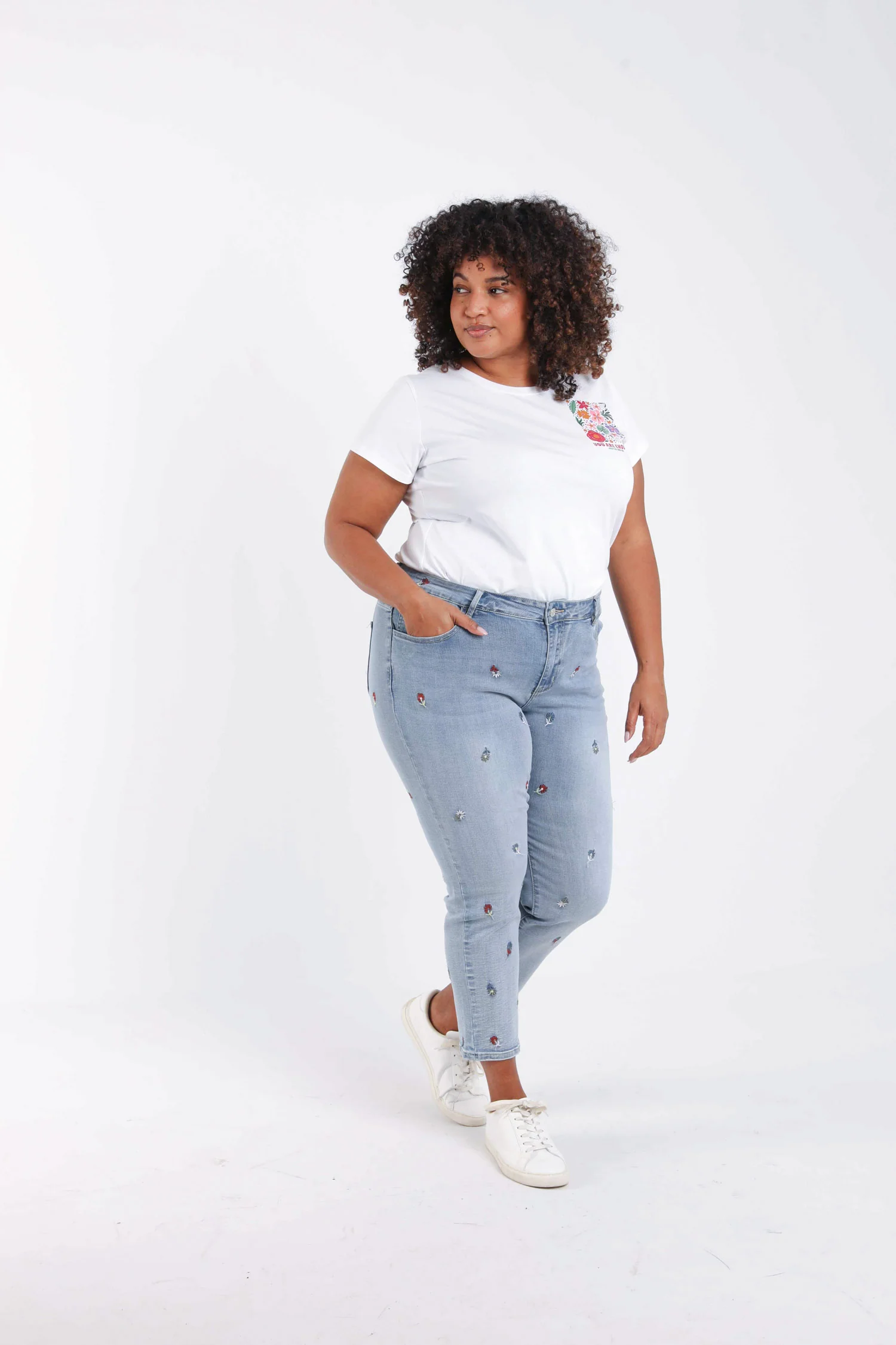 Slim fit jeans Louise 7/8 met bloemenborduursels - Image 9