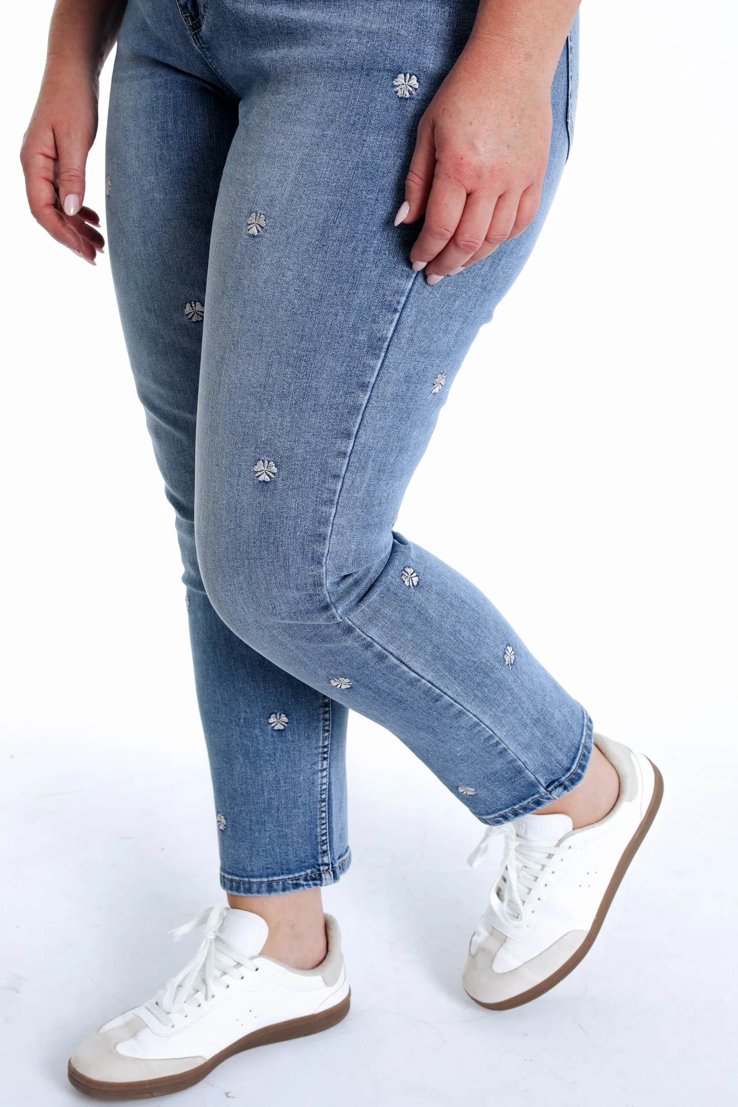 Louise 7/8 skinny jeans met klavermotieven borduursels - Image 4