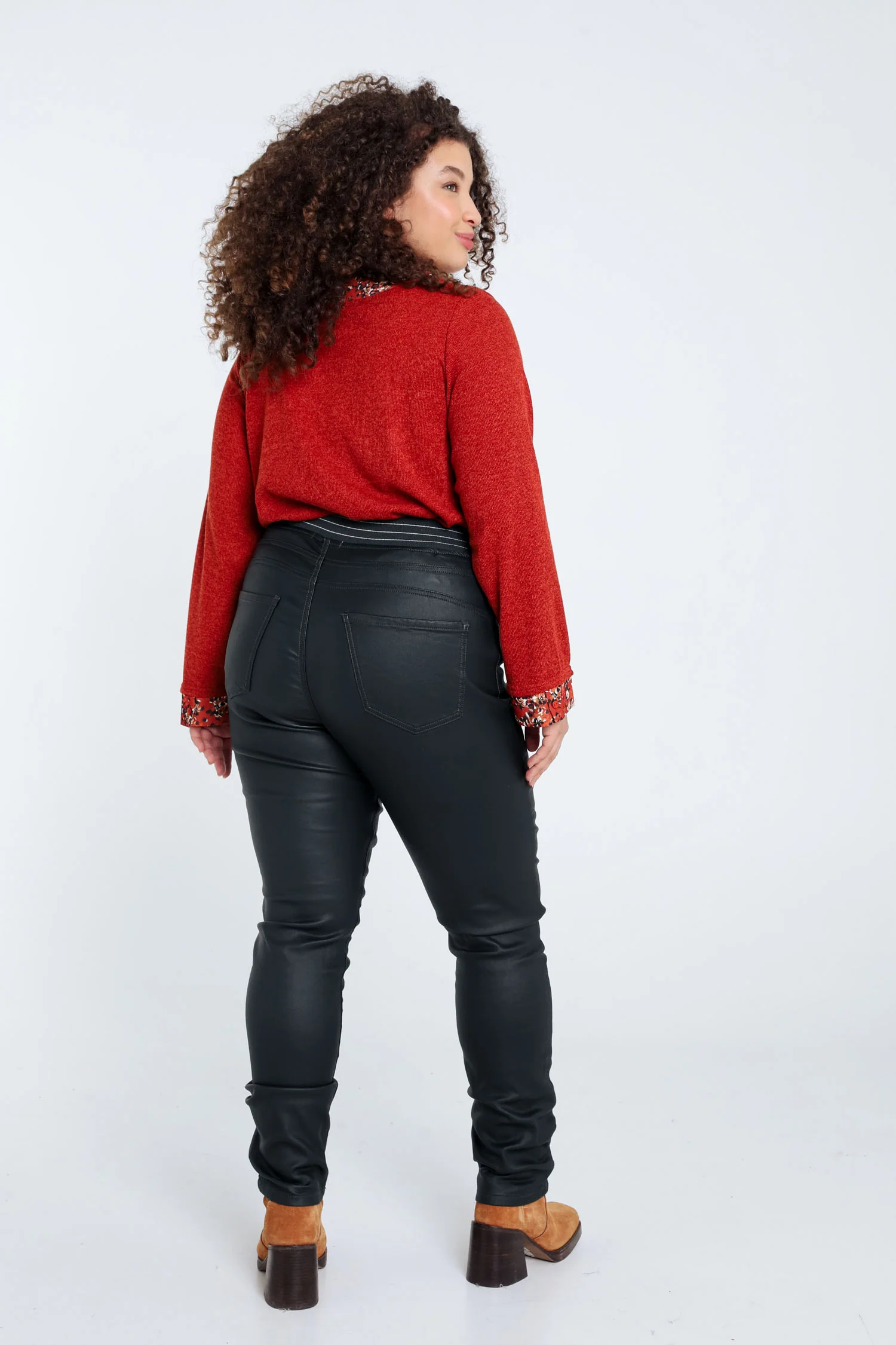 Slim gecoate jegging met fijne riem - Image 12