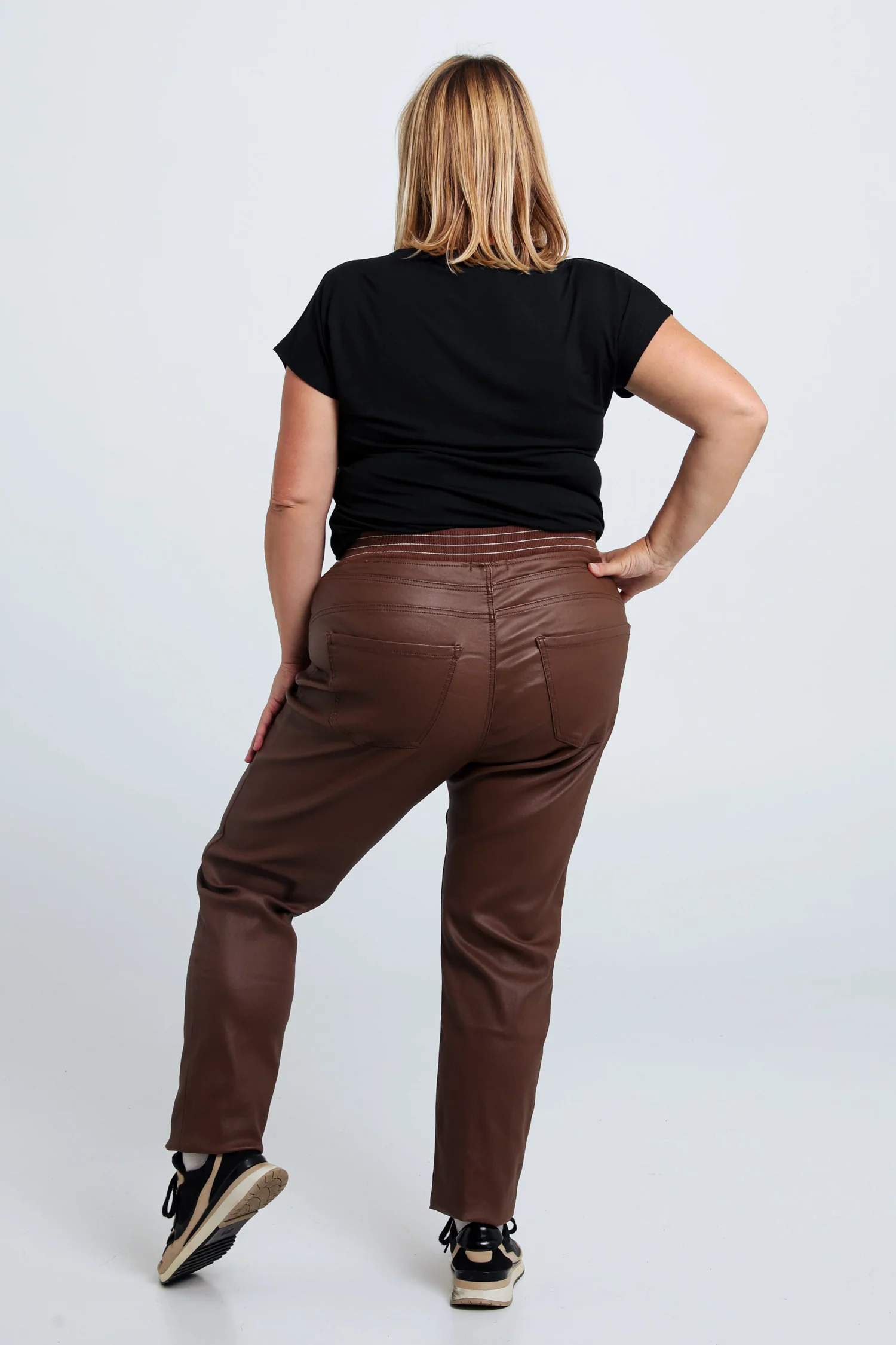 Slim gecoate jegging met fijne riem - Image 34