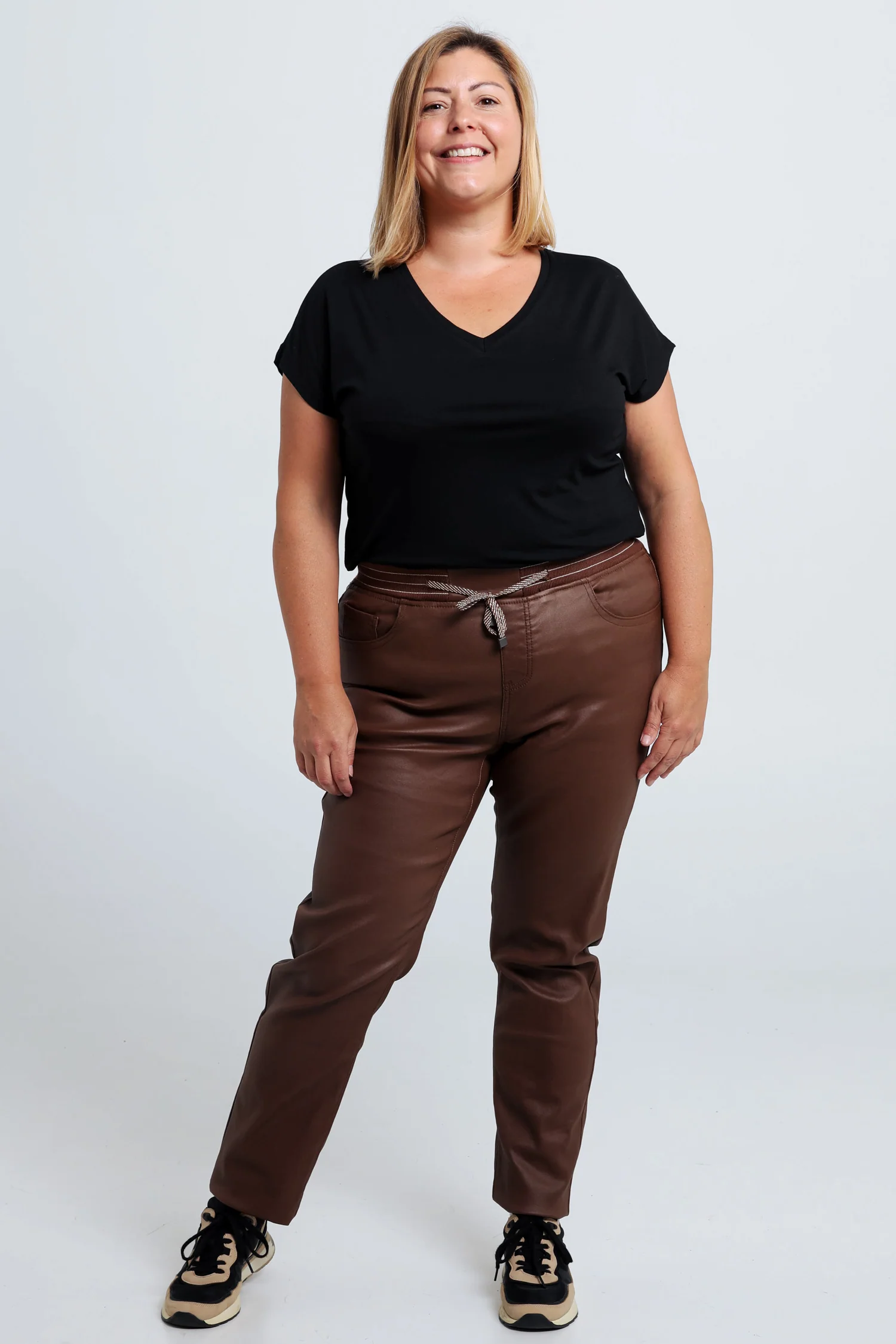 Slim gecoate jegging met fijne riem - Image 38
