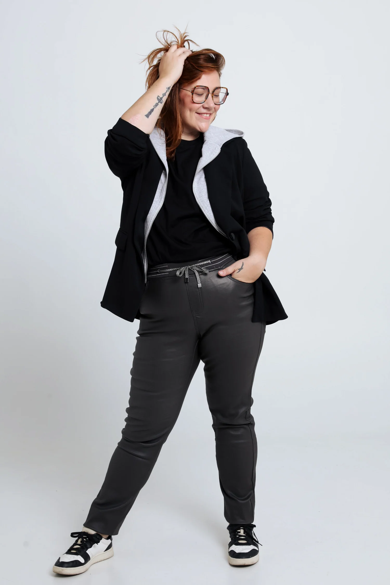 Slim gecoate jegging met fijne riem - Image 7