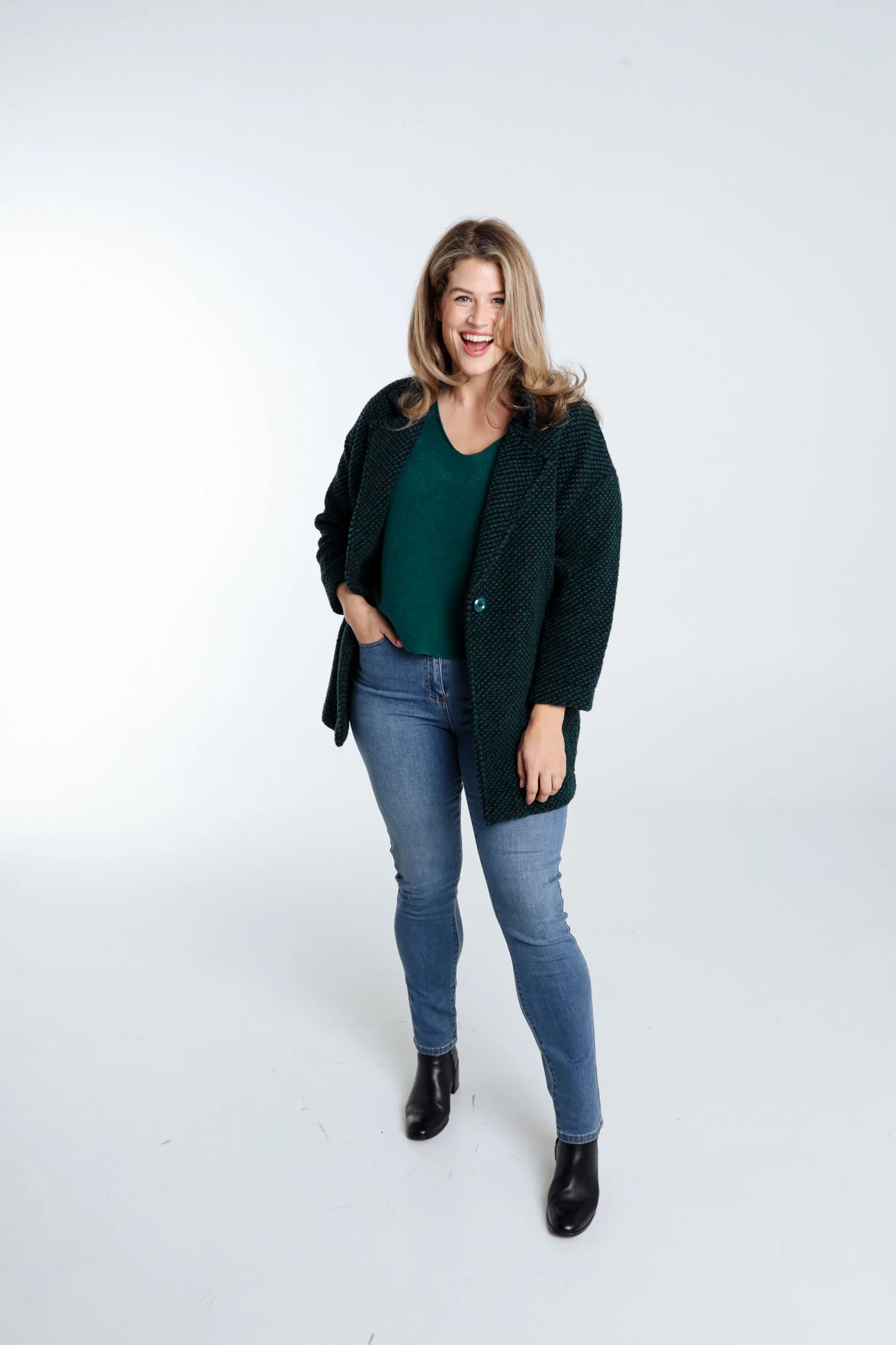 Korte, effen jas in gespikkelde stof met wol - Image 20