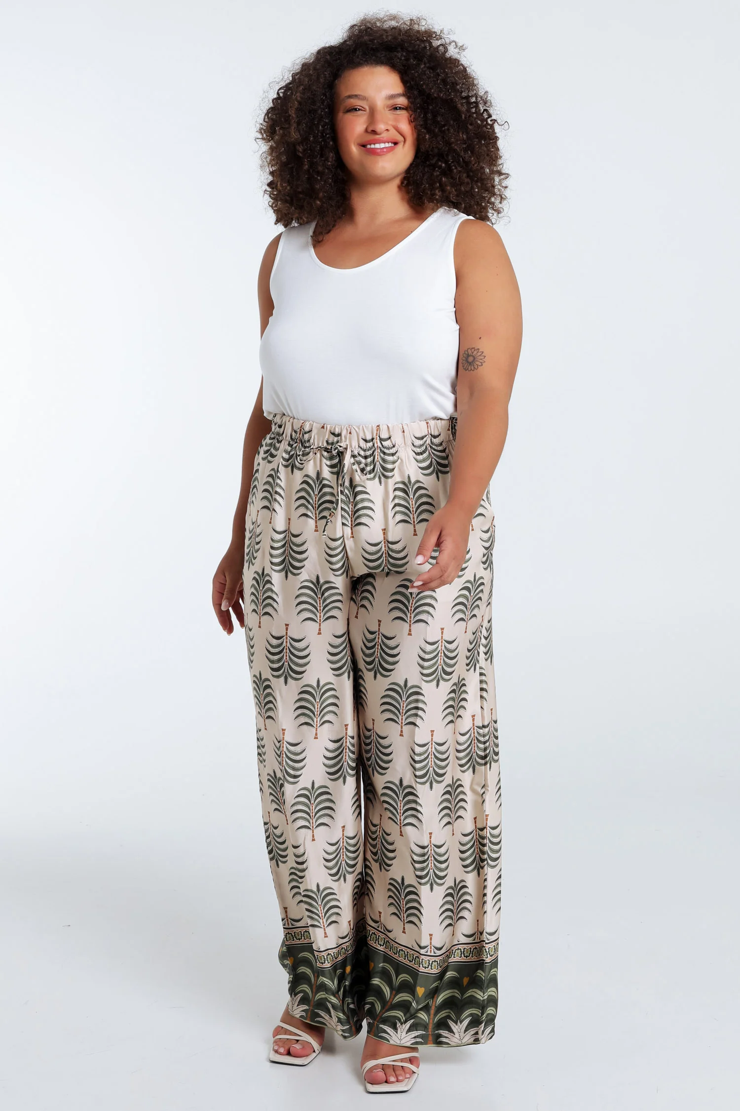 Satijnen effect broek met palmprint - Image 7