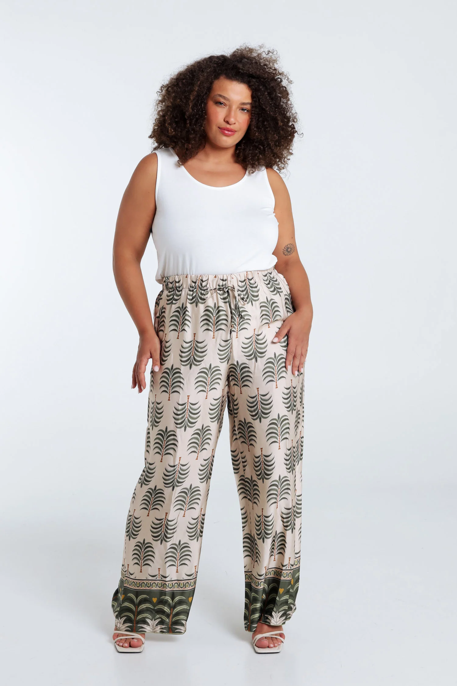 Satijnen effect broek met palmprint - Image 8