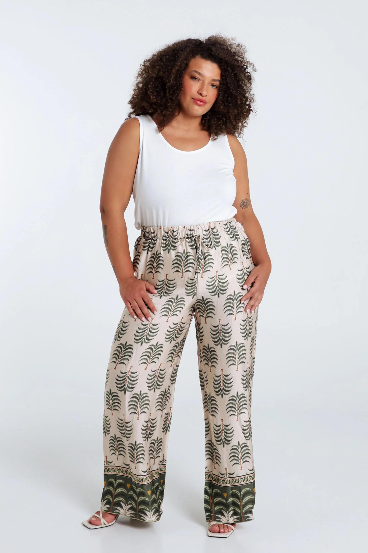 Satijnen effect broek met palmprint - Image 9