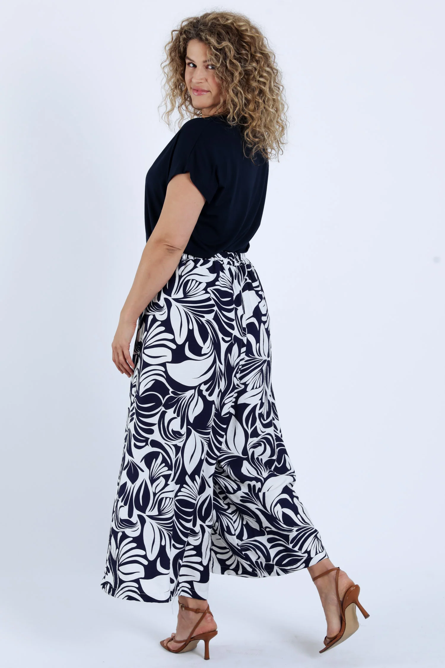 Wijd 7/8 broek van bicolor bloemenprint viscose - Image 2